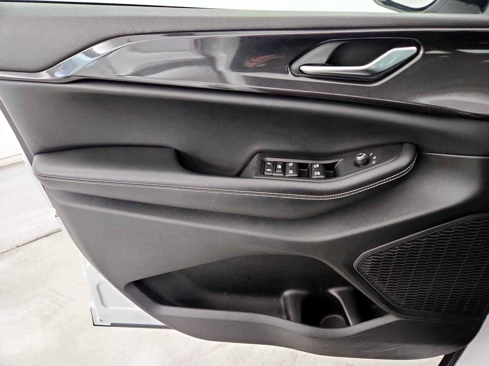 Thumbnail: 2023 Jeep Grand Cherokee - 12