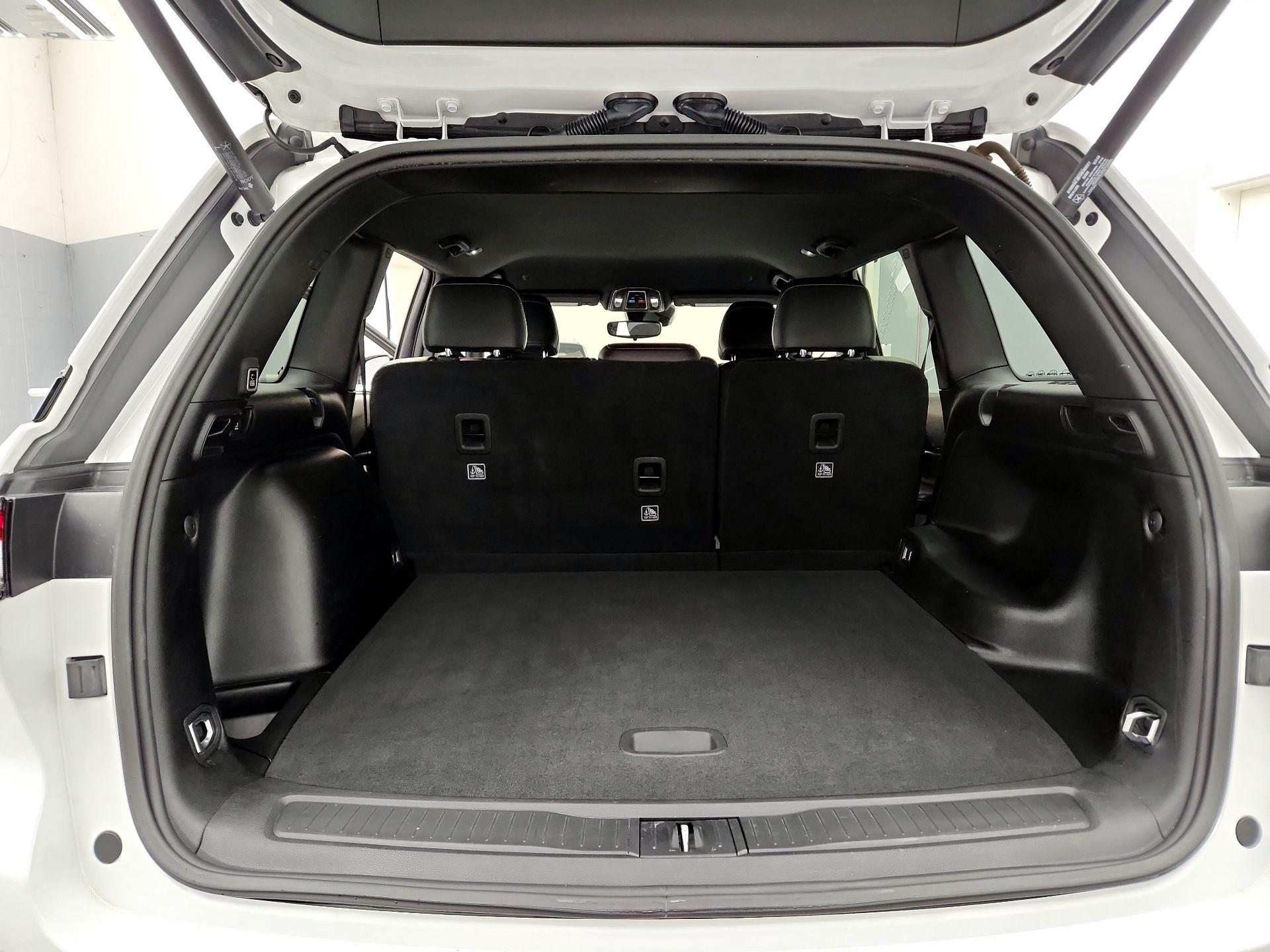 Thumbnail: 2023 Jeep Grand Cherokee - 20