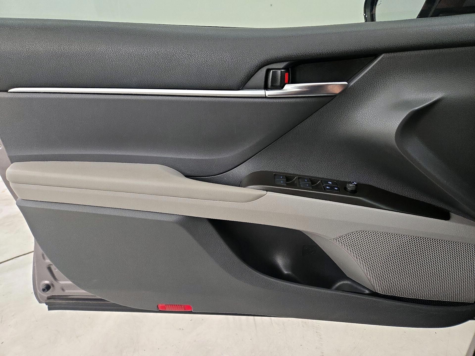 Thumbnail: 2022 Toyota Camry - 12