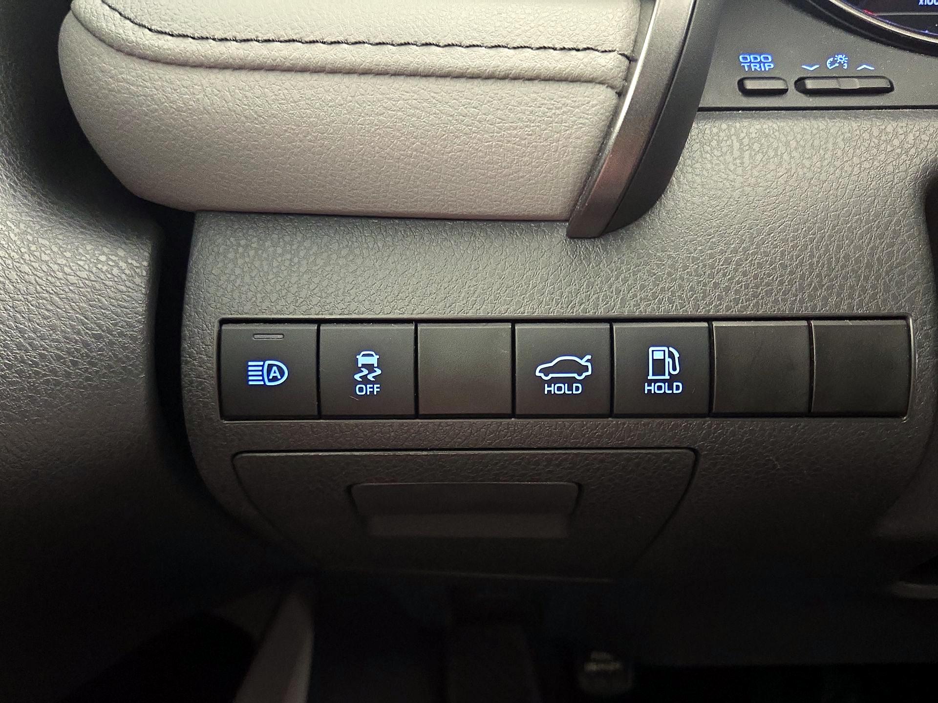 Thumbnail: 2022 Toyota Camry - 13