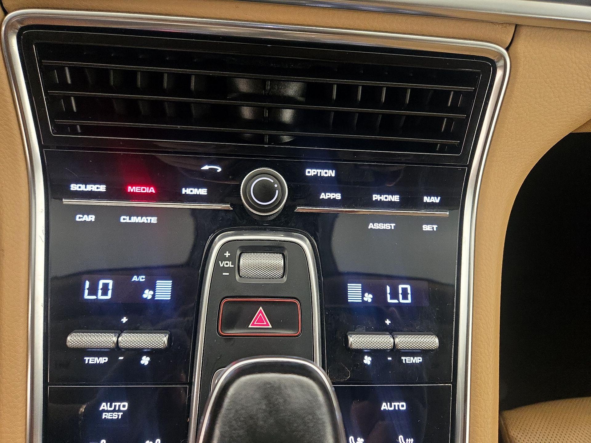 Thumbnail: 2020 Porsche Panamera - 17