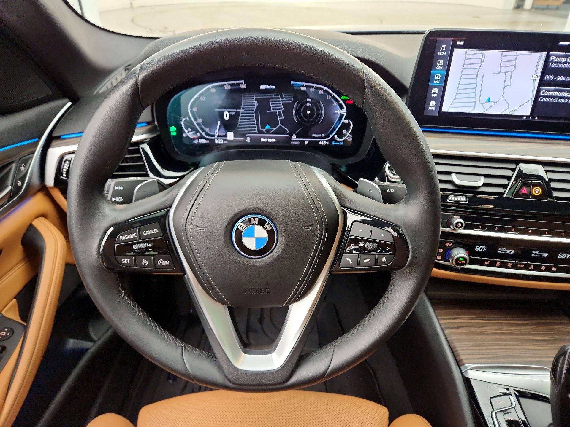 Thumbnail: 2023 BMW 5 Series - 10