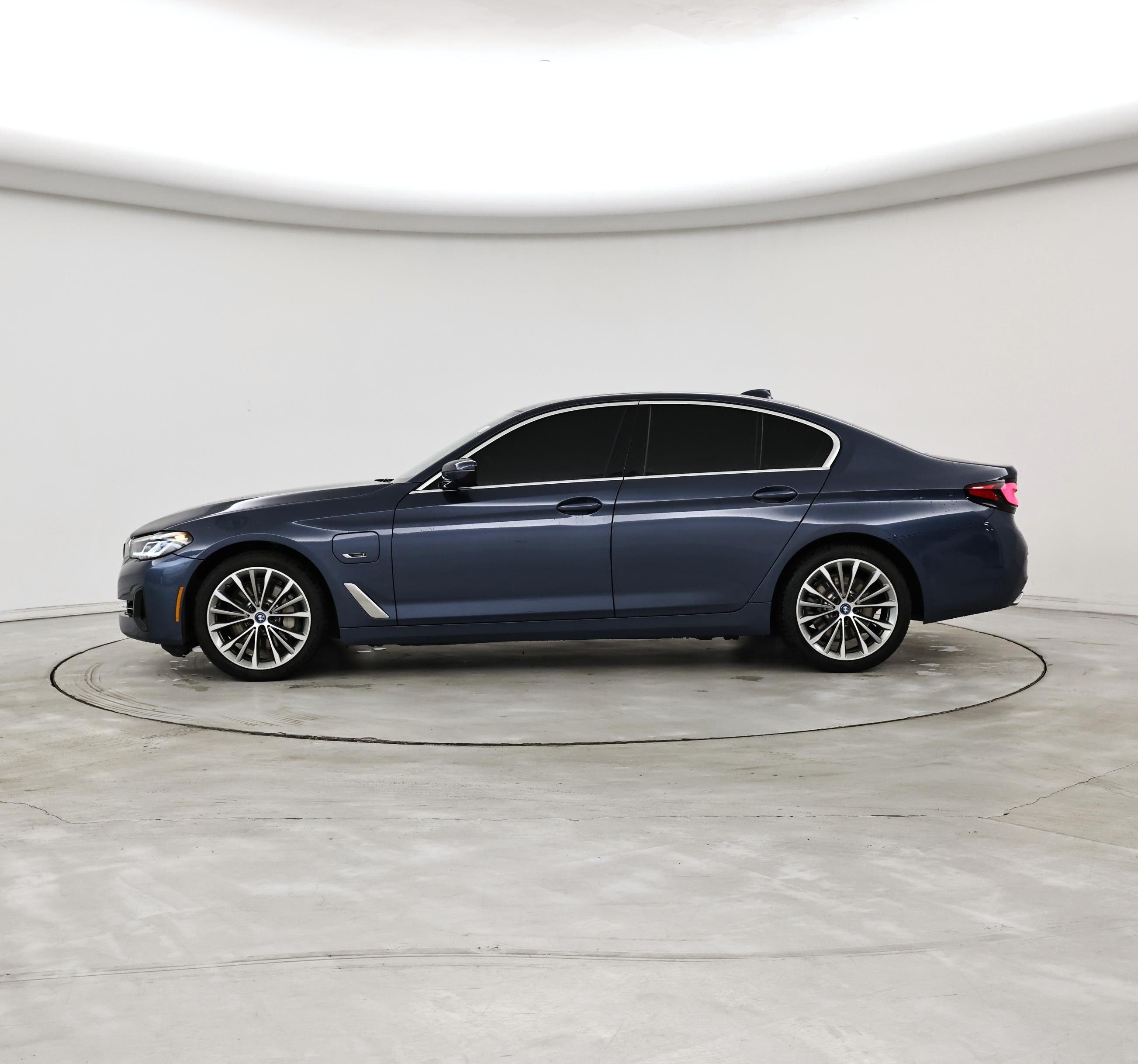 Thumbnail: 2023 BMW 5 Series - 3