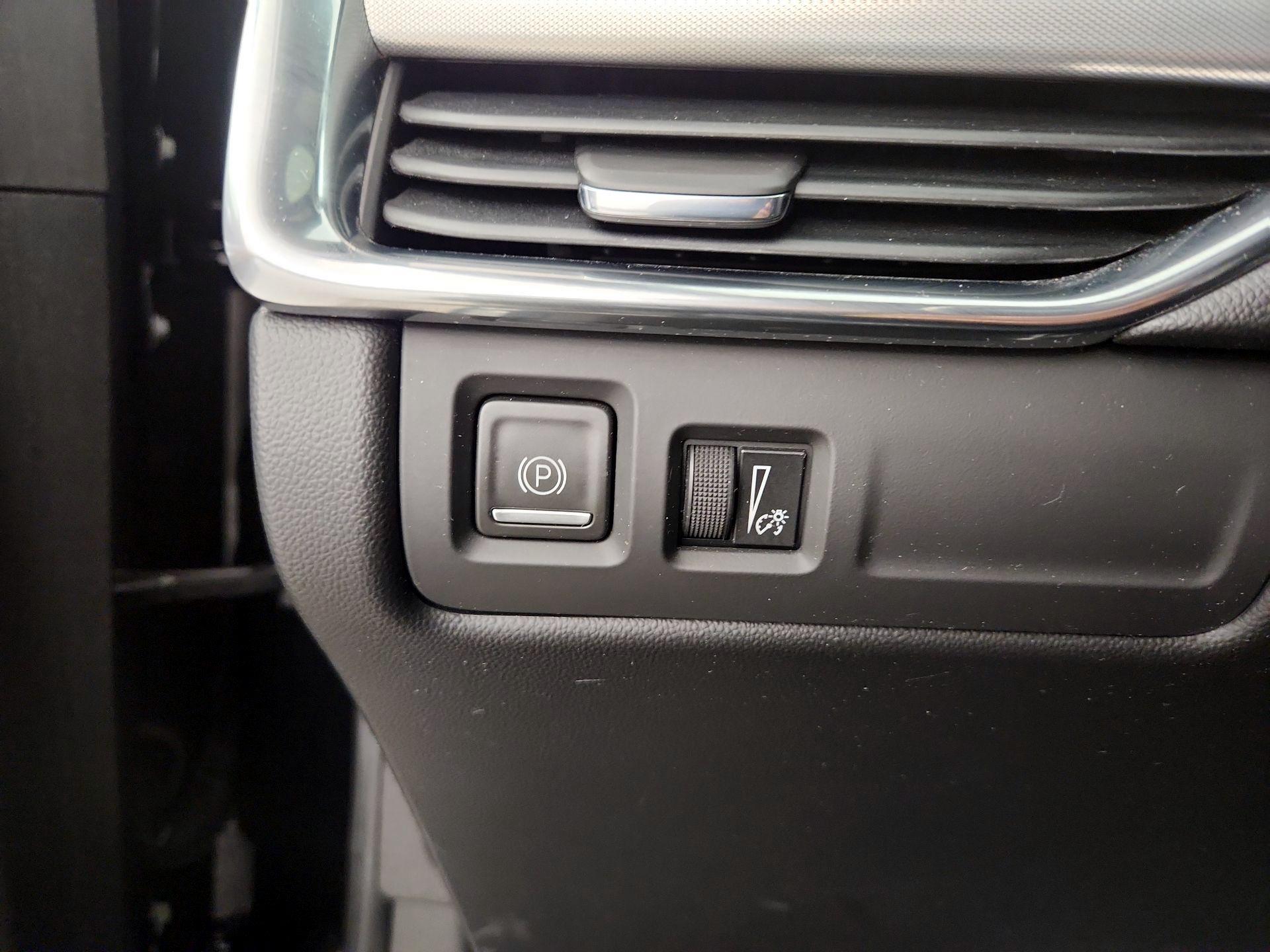 Thumbnail: 2023 Cadillac XT4 - 13