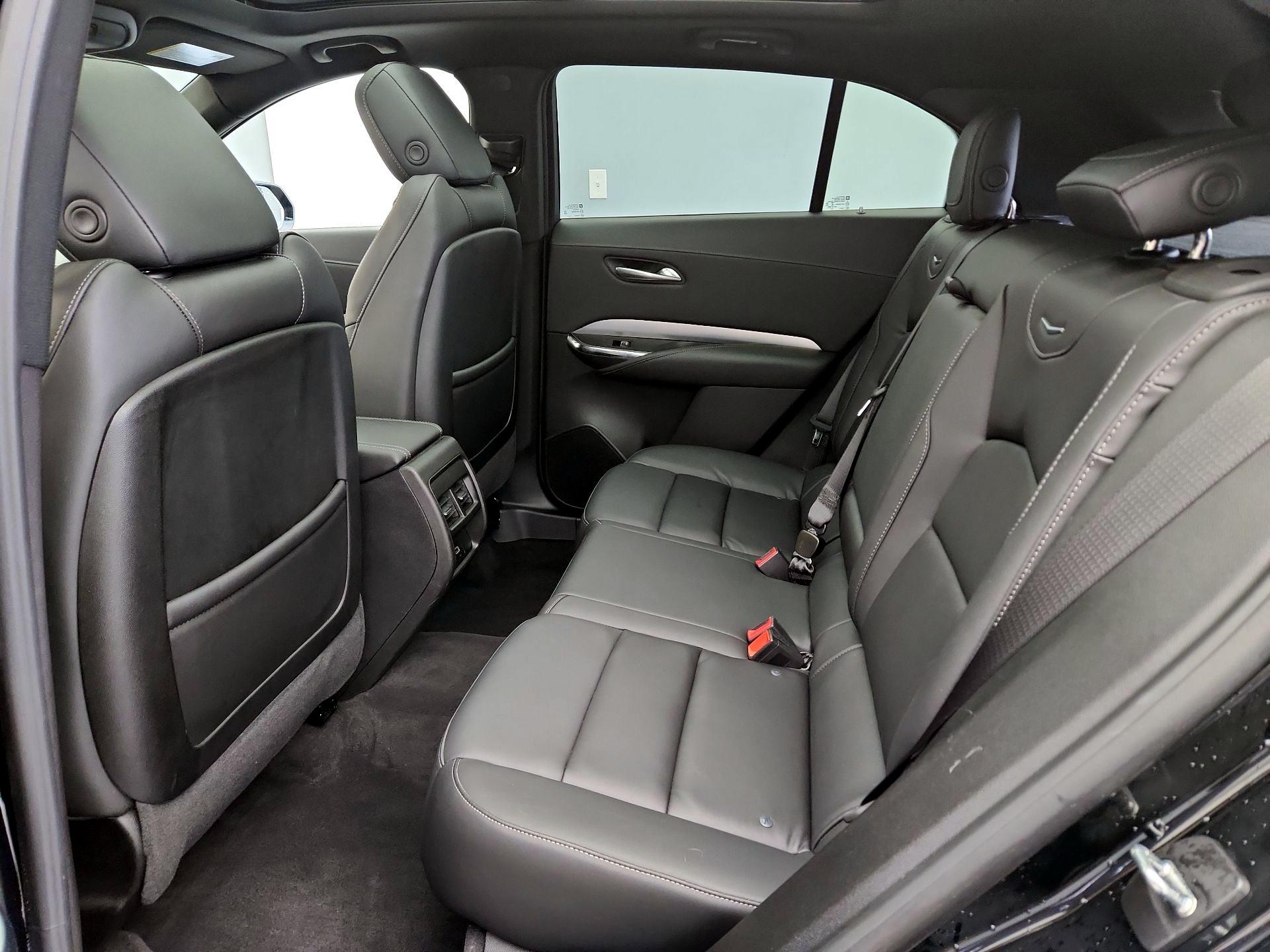 Thumbnail: 2023 Cadillac XT4 - 20