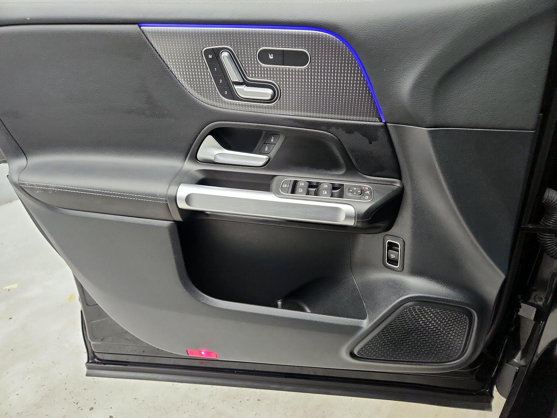 Thumbnail: 2022 Mercedes-Benz GLB - 12