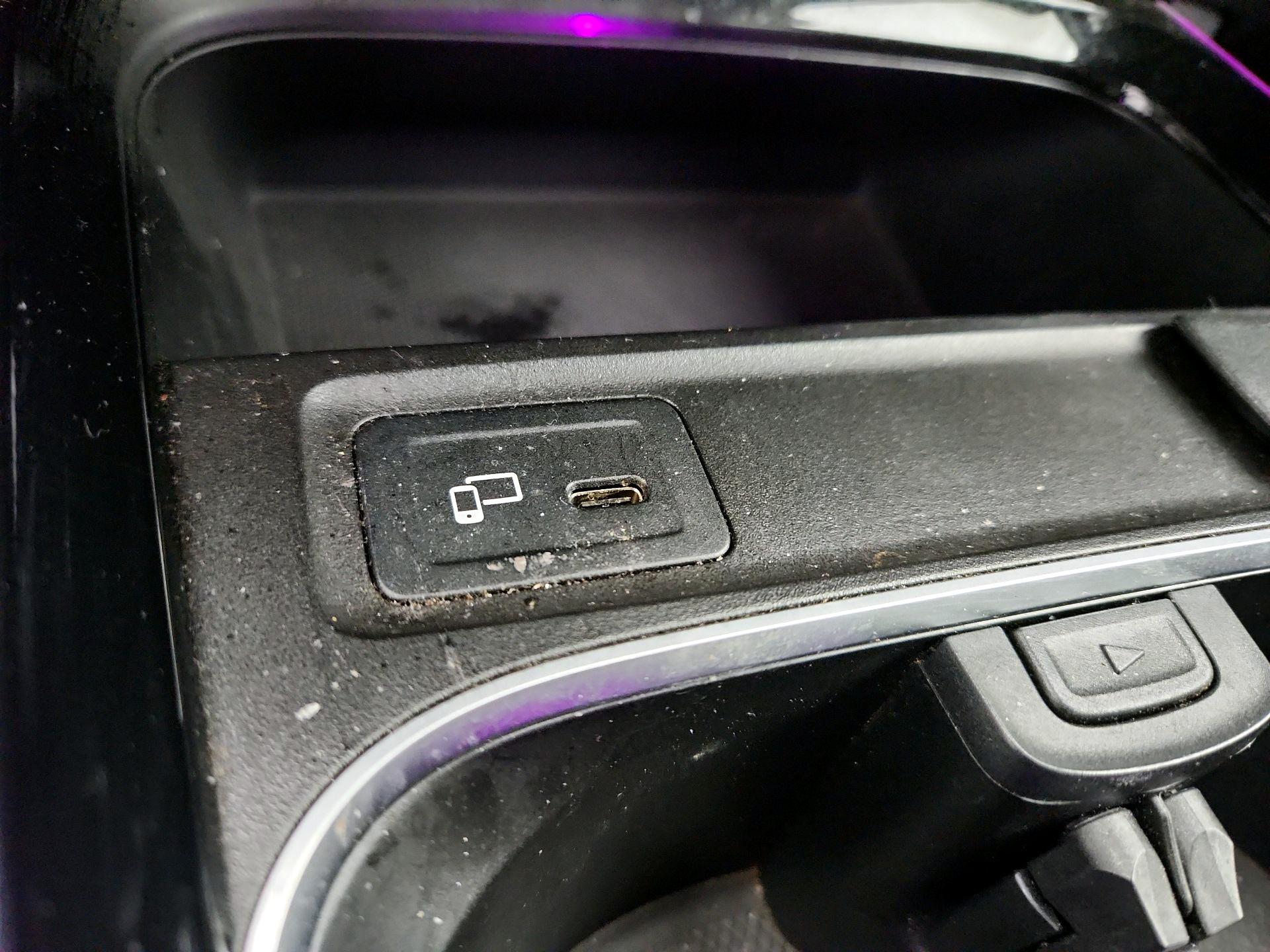 Thumbnail: 2022 Mercedes-Benz GLB - 19