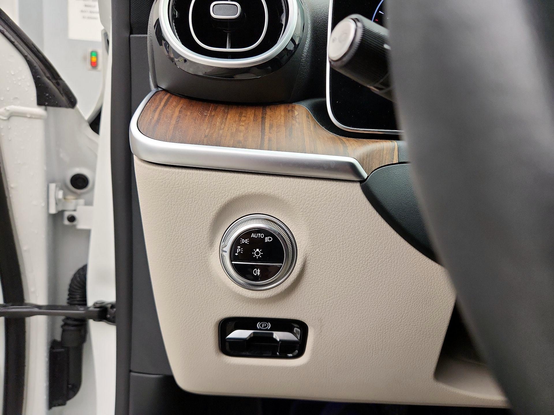 Thumbnail: 2023 Mercedes-Benz C-Class - 13