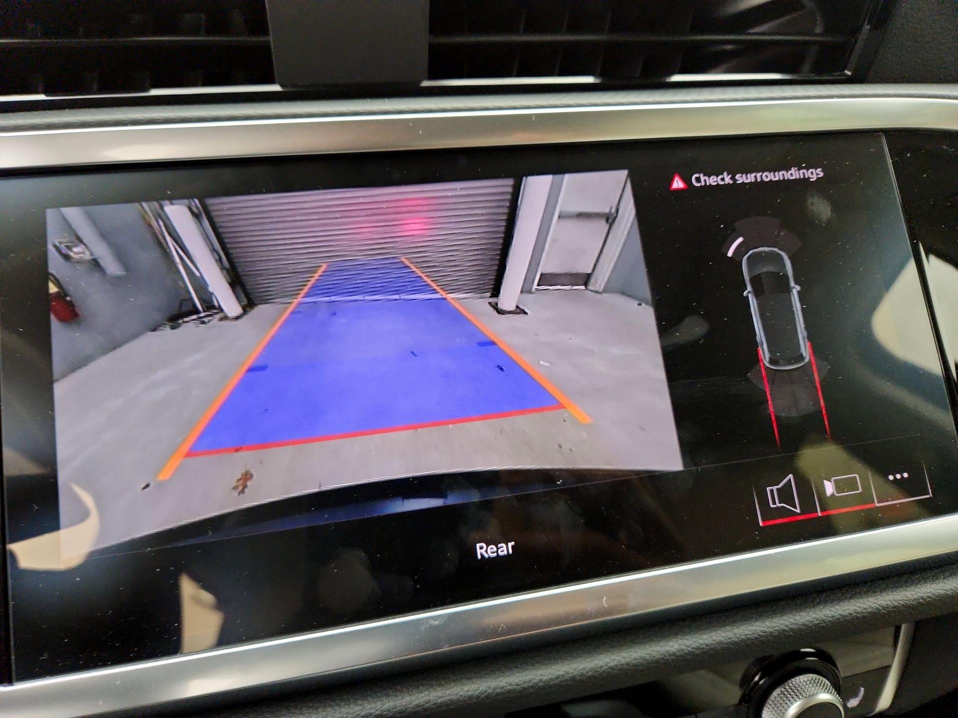 Thumbnail: 2025 Audi Q3 - 14