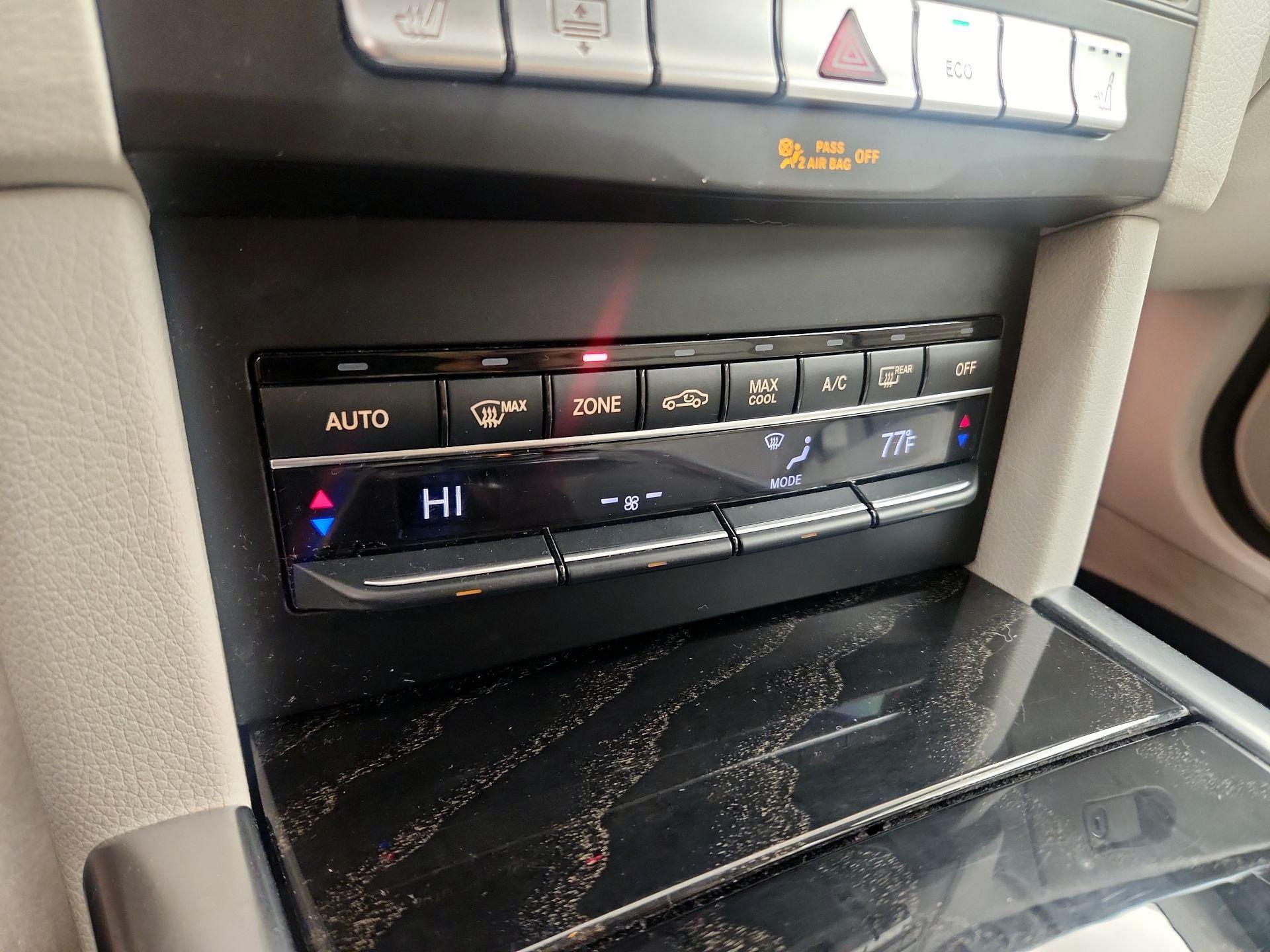 Thumbnail: 2016 Mercedes-Benz E-Class - 17