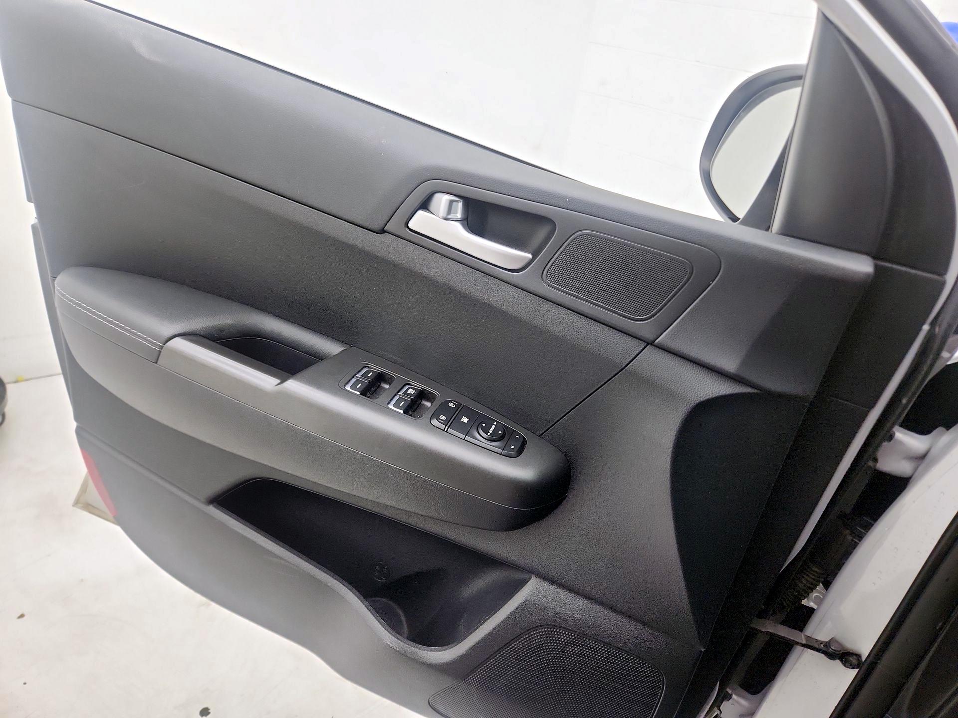 Thumbnail: 2017 Kia Sportage - 12