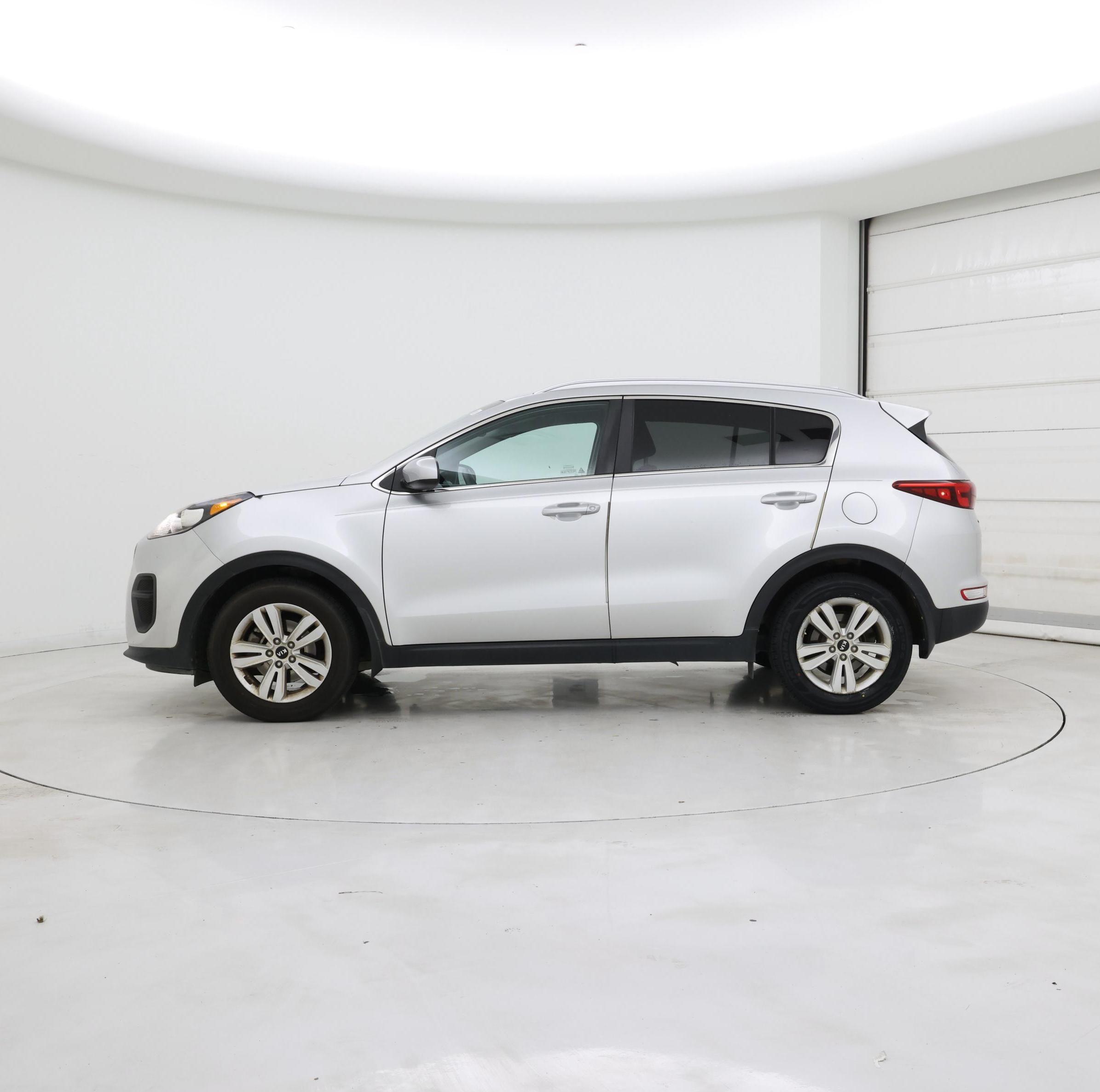 Thumbnail: 2017 Kia Sportage - 3