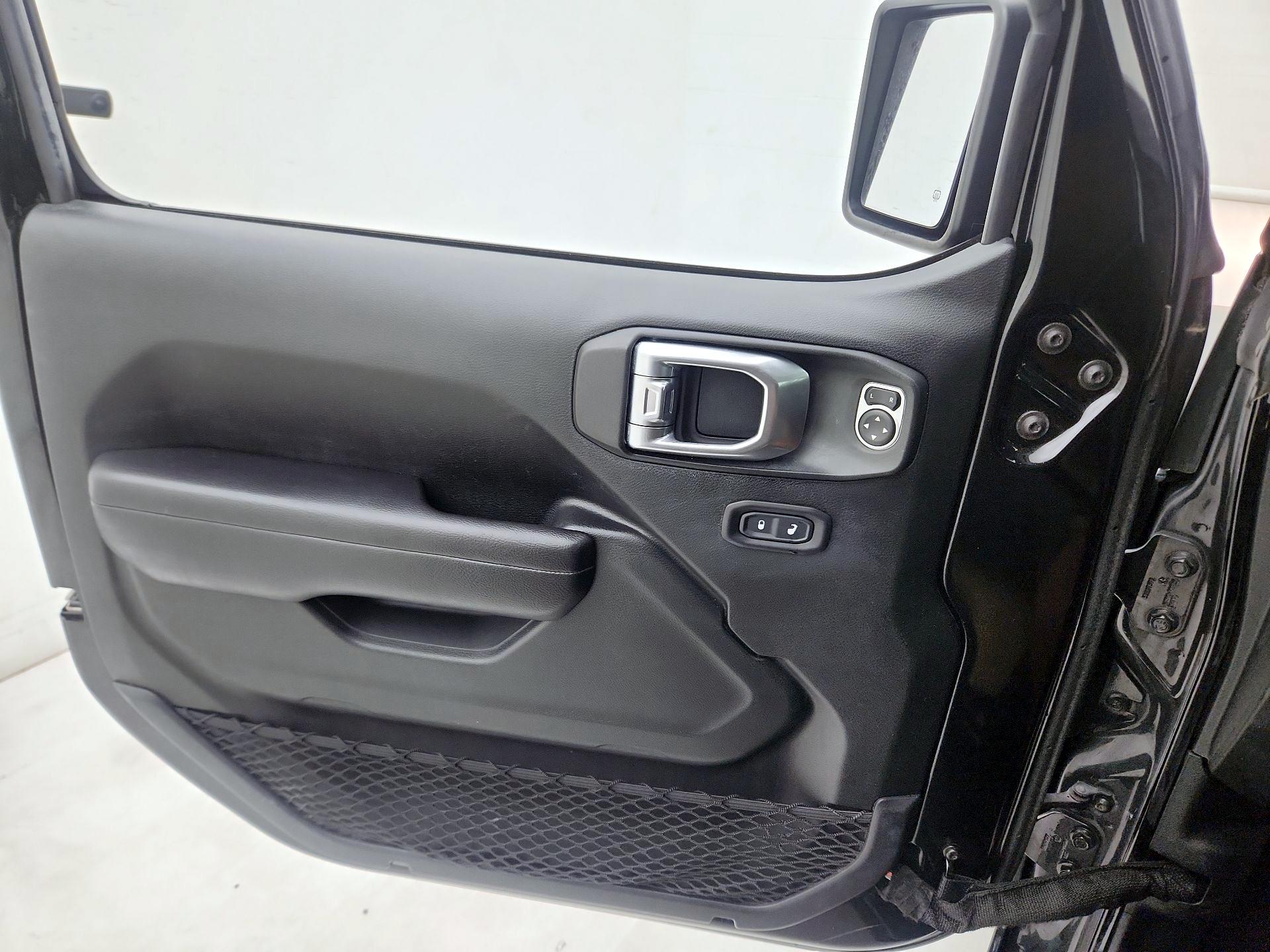 Thumbnail: 2018 Jeep Wrangler - 12