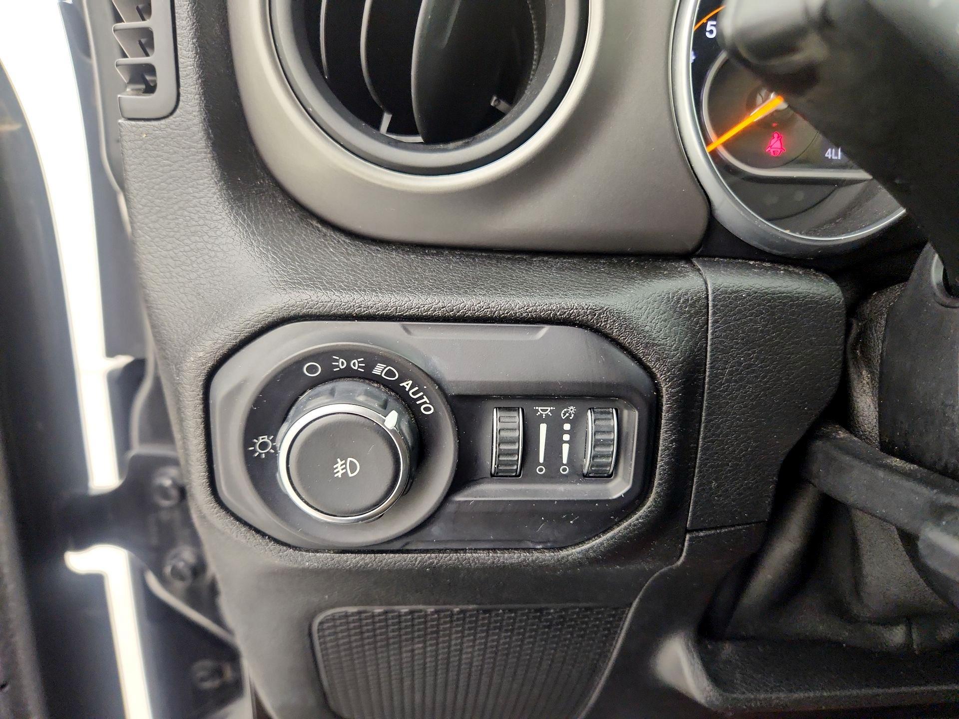 Thumbnail: 2018 Jeep Wrangler - 13