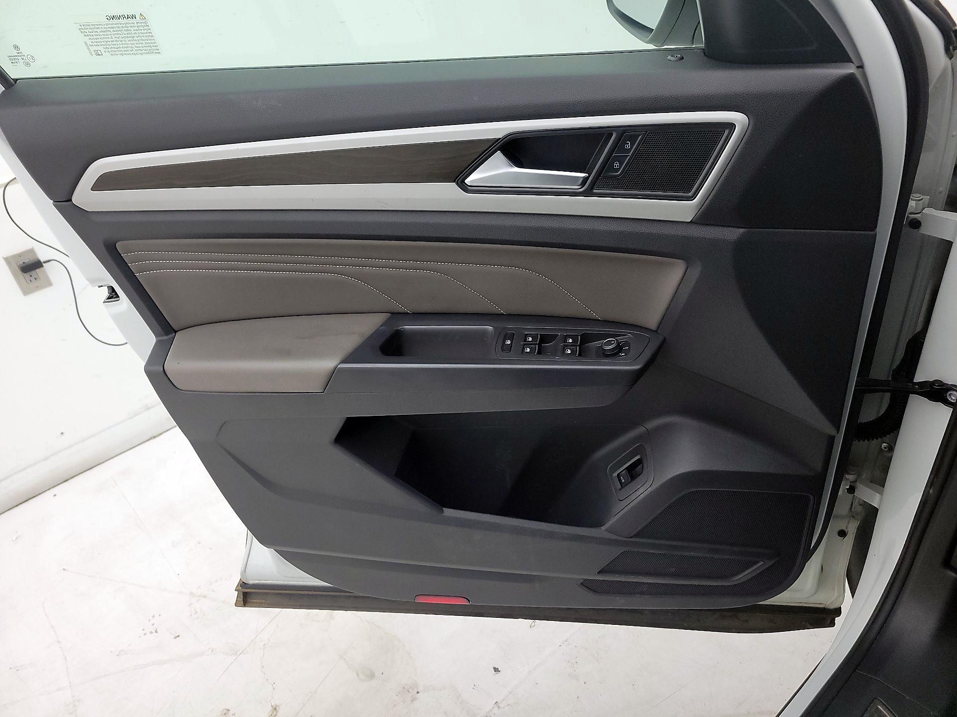 Thumbnail: 2021 Volkswagen Atlas - 12