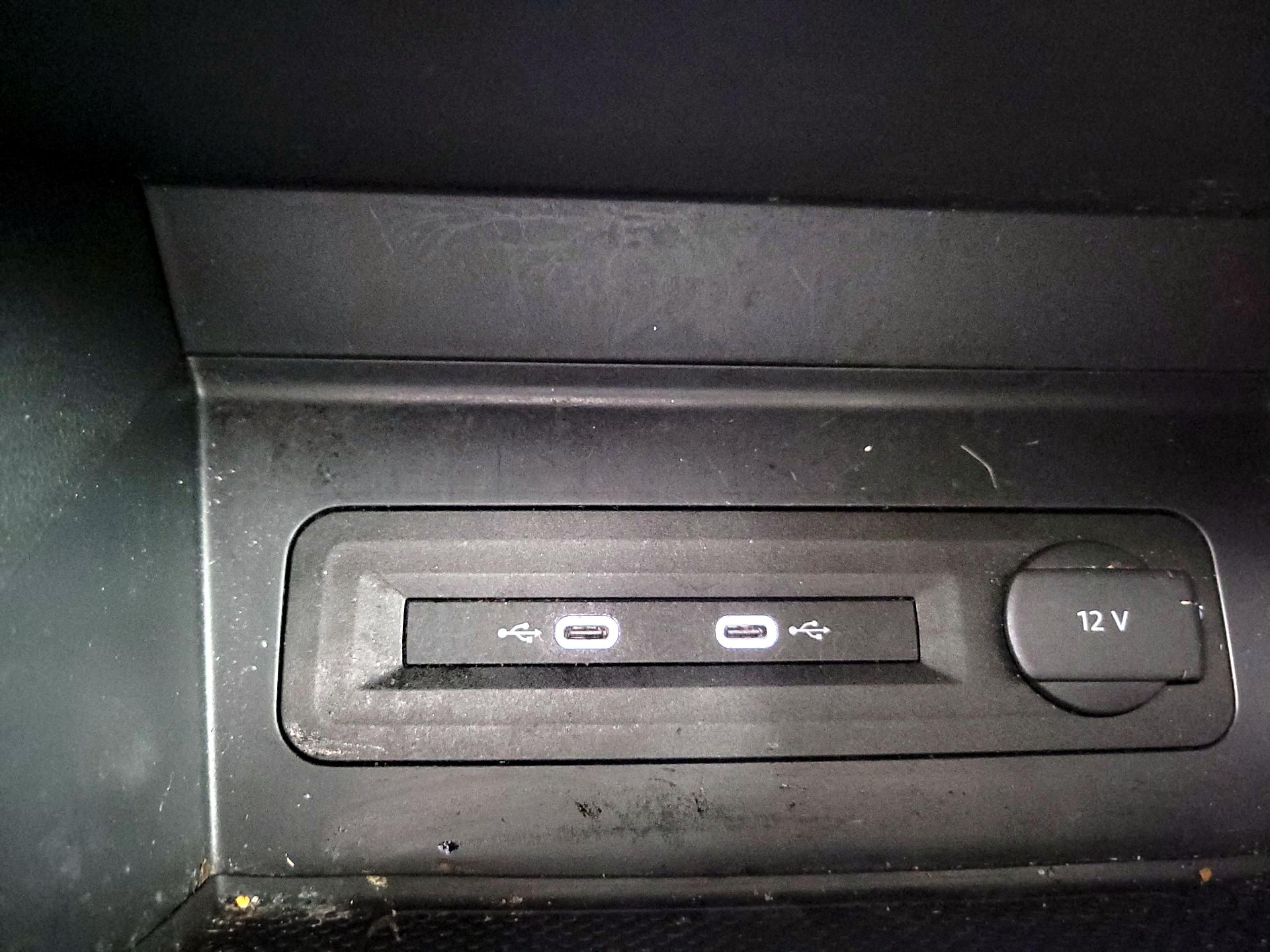 Thumbnail: 2021 Volkswagen Atlas - 18