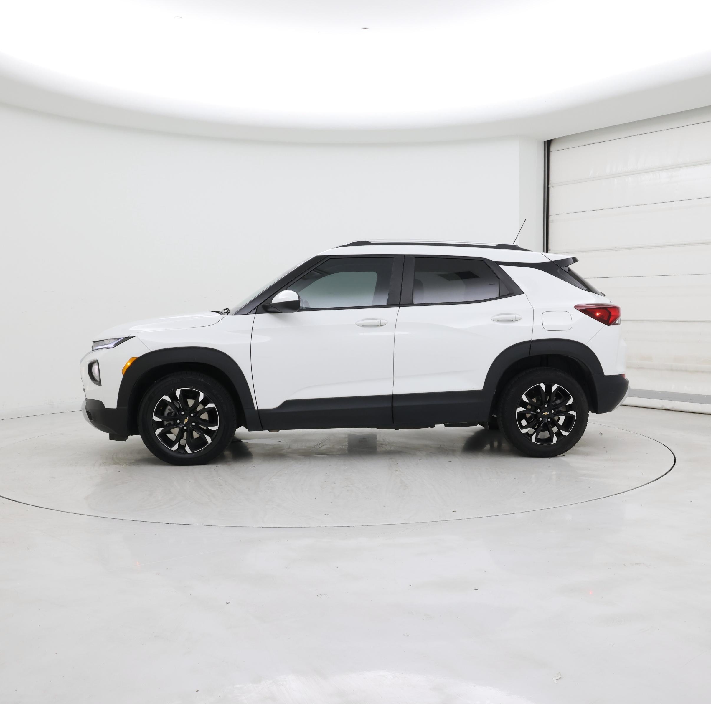 Thumbnail: 2022 Chevrolet TrailBlazer - 3