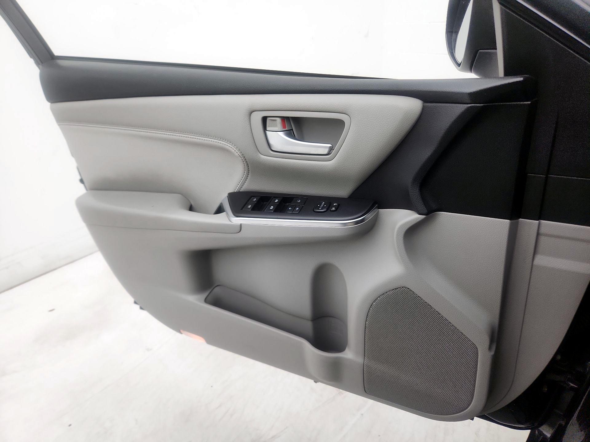 Thumbnail: 2017 Toyota Camry - 12