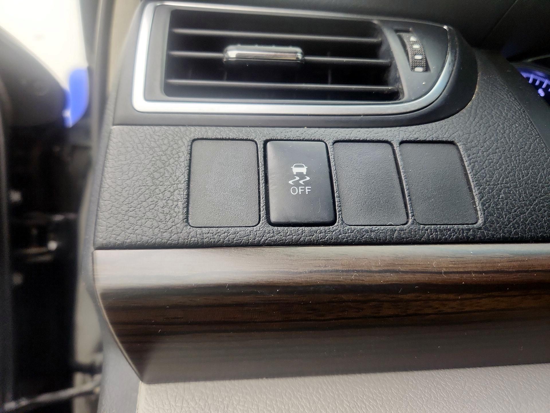 Thumbnail: 2017 Toyota Camry - 13