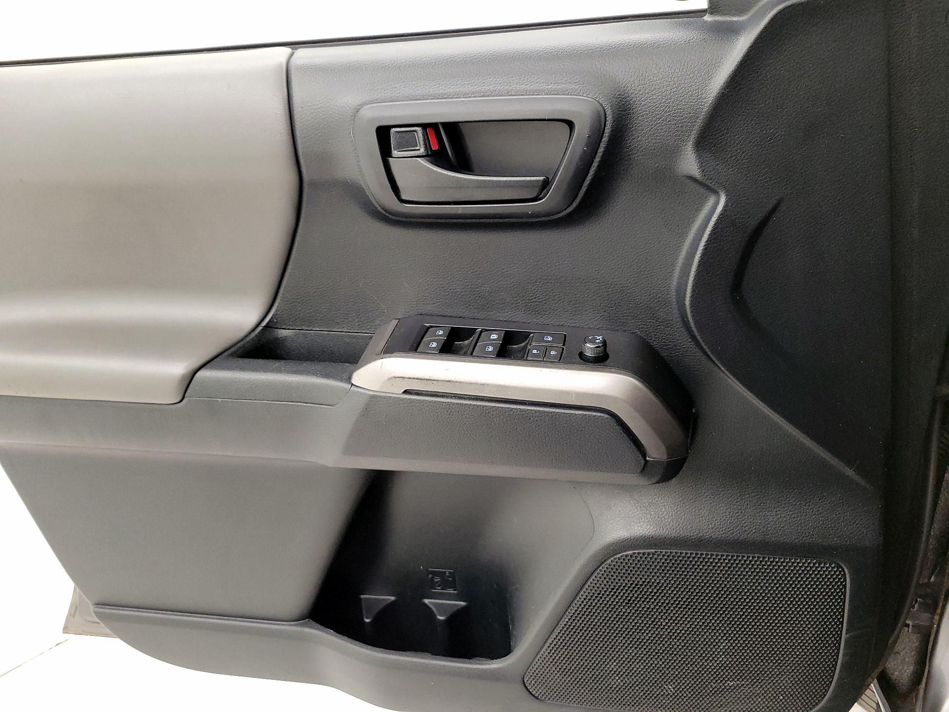 Thumbnail: 2019 Toyota Tacoma - 12