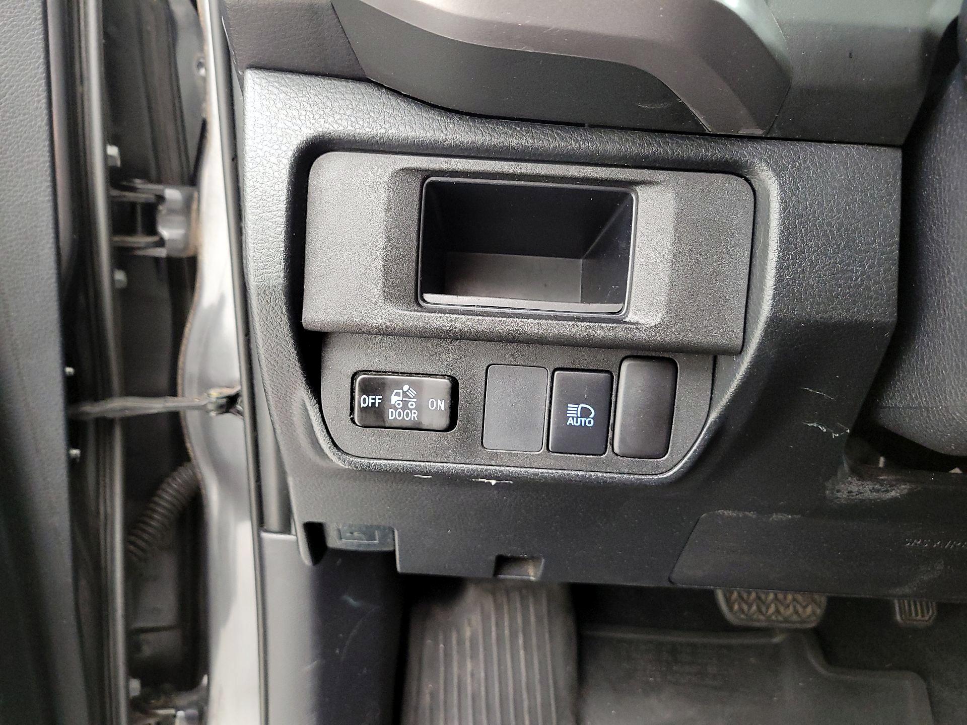 Thumbnail: 2019 Toyota Tacoma - 13