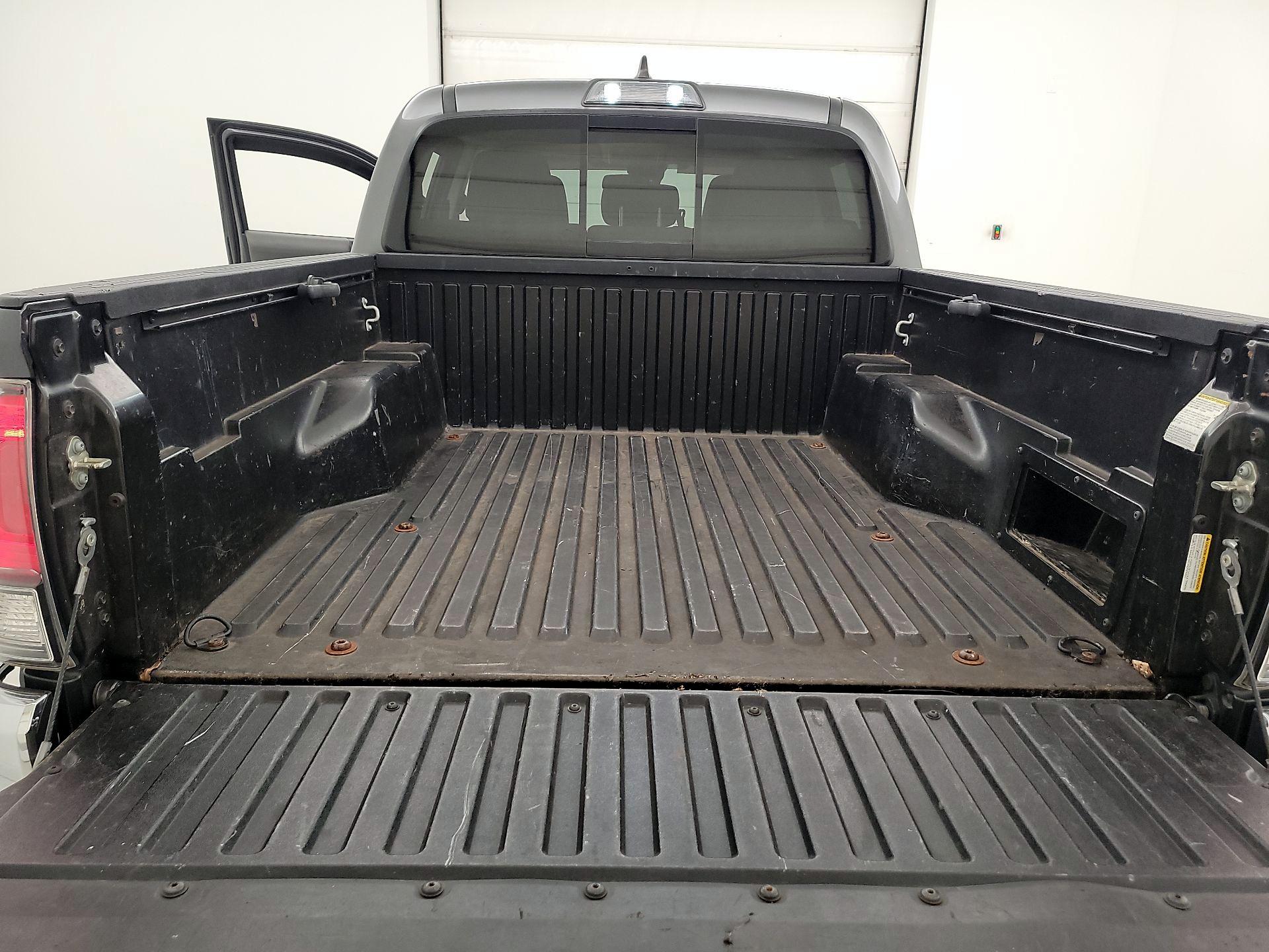 Thumbnail: 2019 Toyota Tacoma - 19