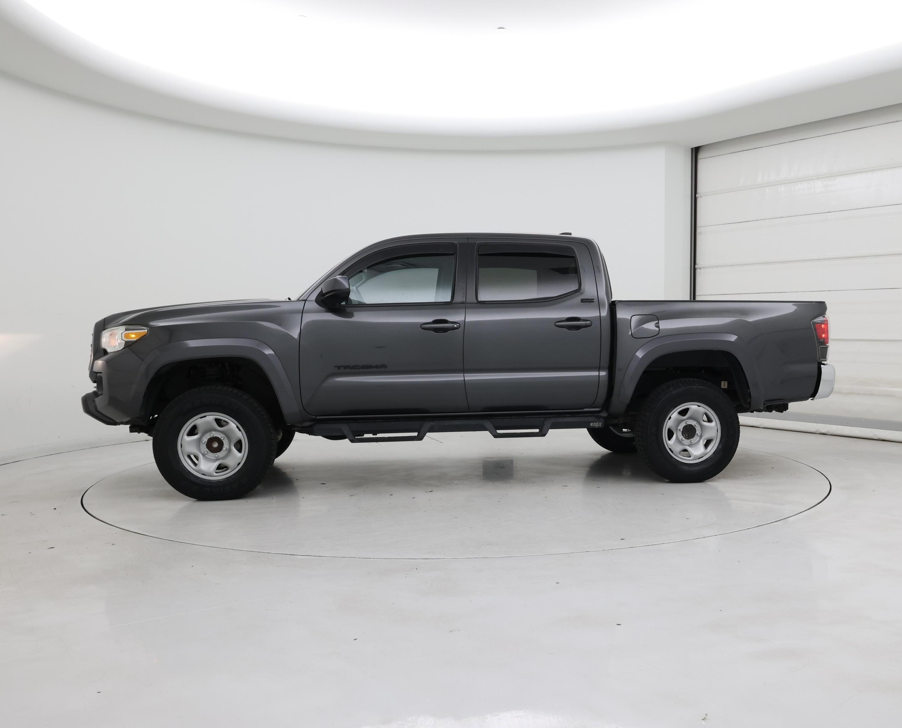 Thumbnail: 2019 Toyota Tacoma - 3