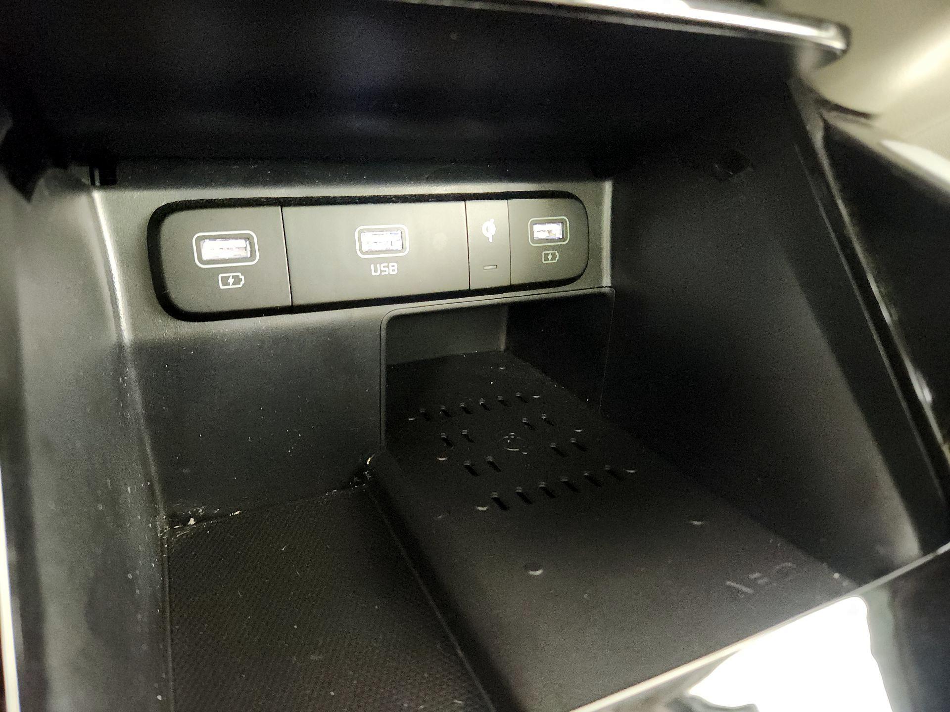 Thumbnail: 2022 Kia Sorento - 19