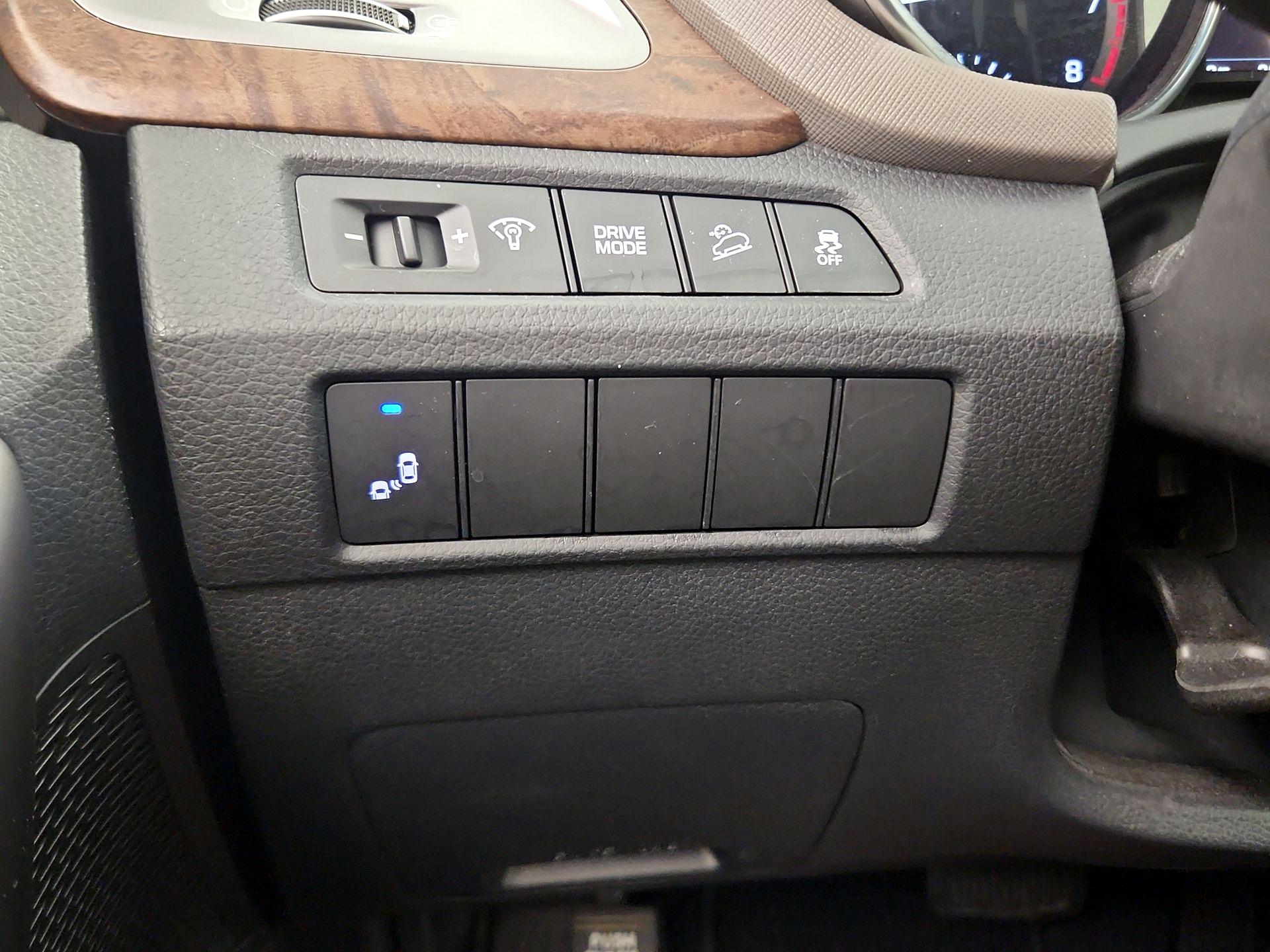 Thumbnail: 2018 Hyundai Santa Fe - 13