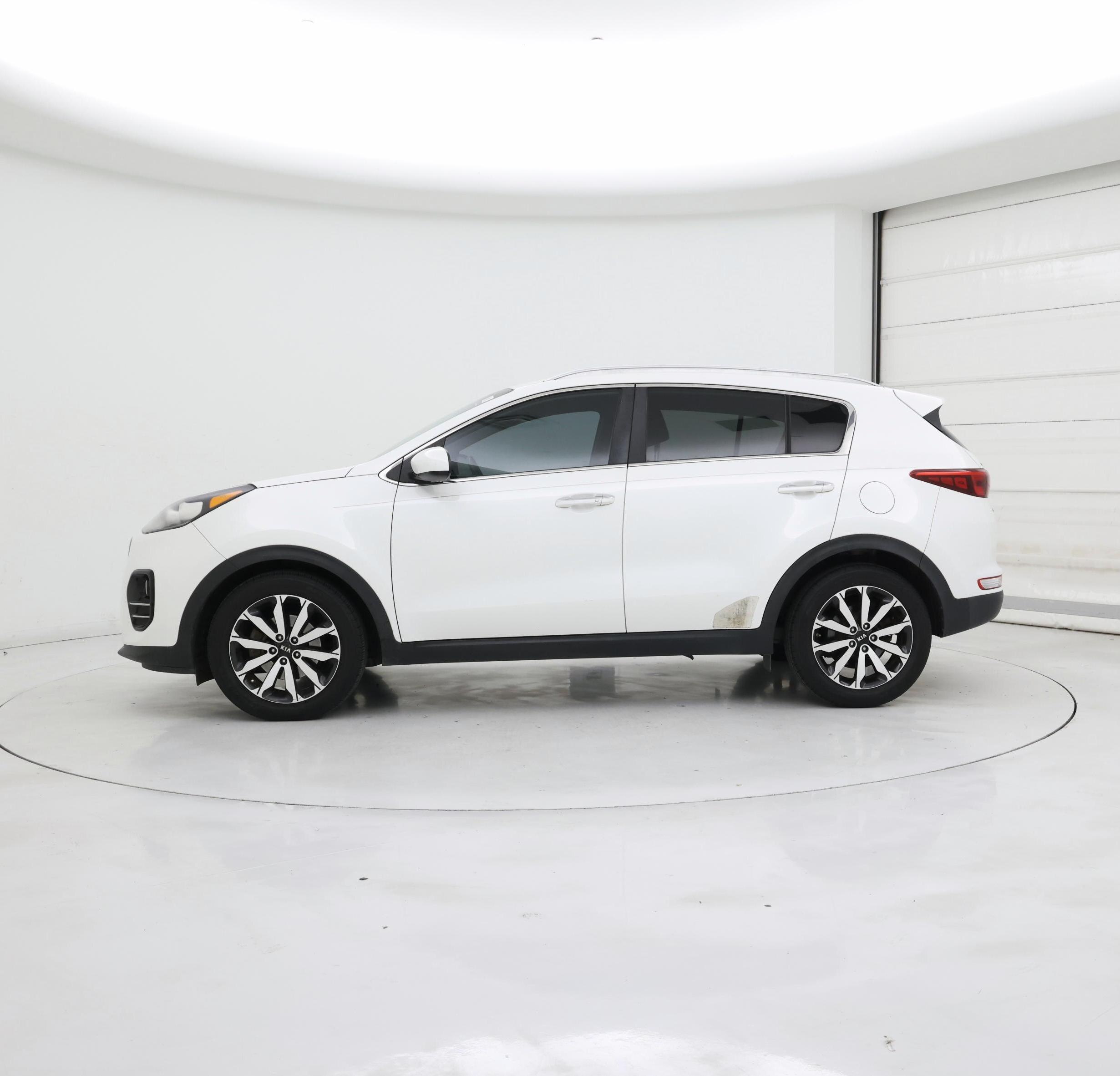 Thumbnail: 2017 Kia Sportage - 3