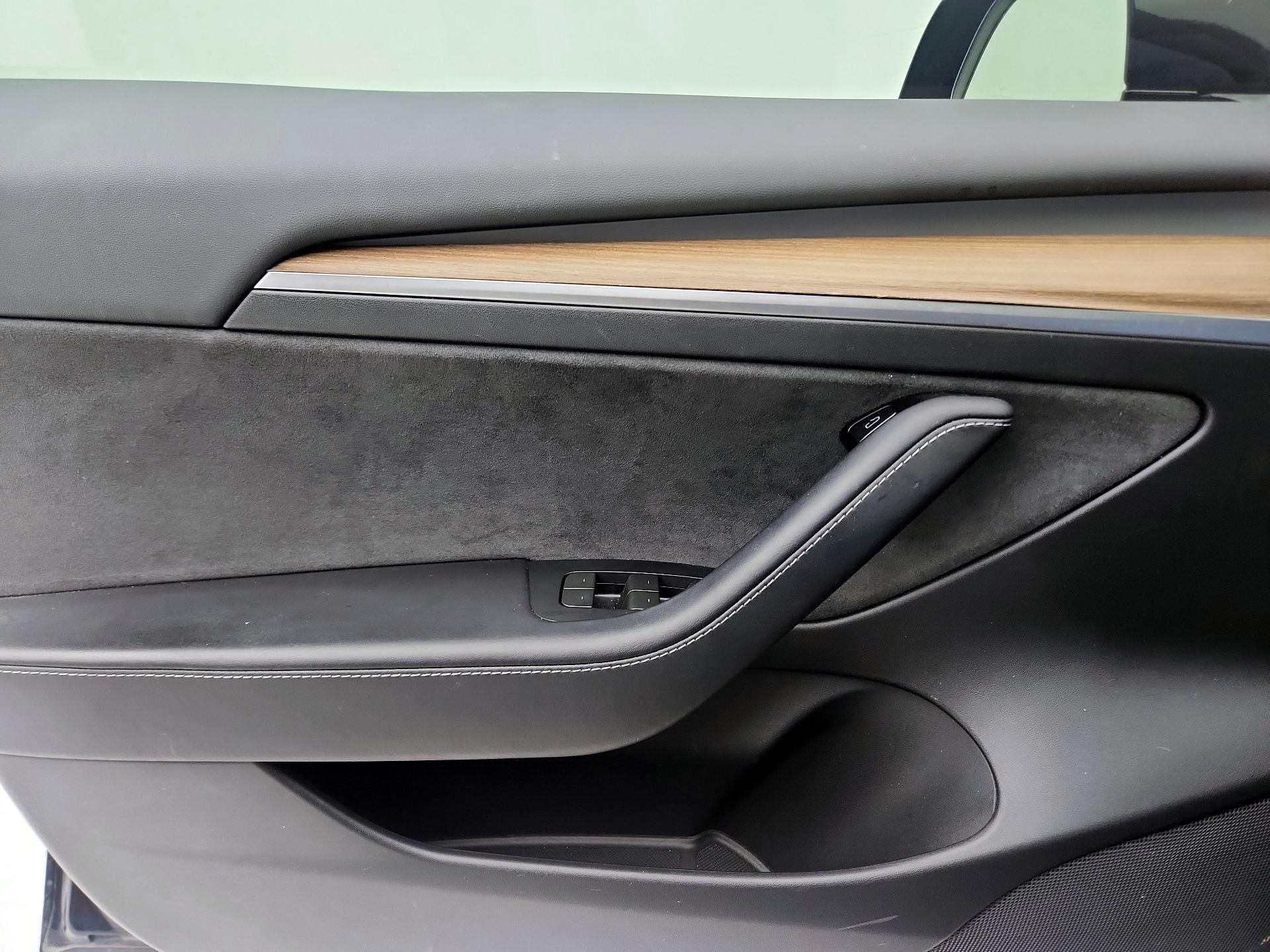 Thumbnail: 2022 Tesla Model 3 - 12