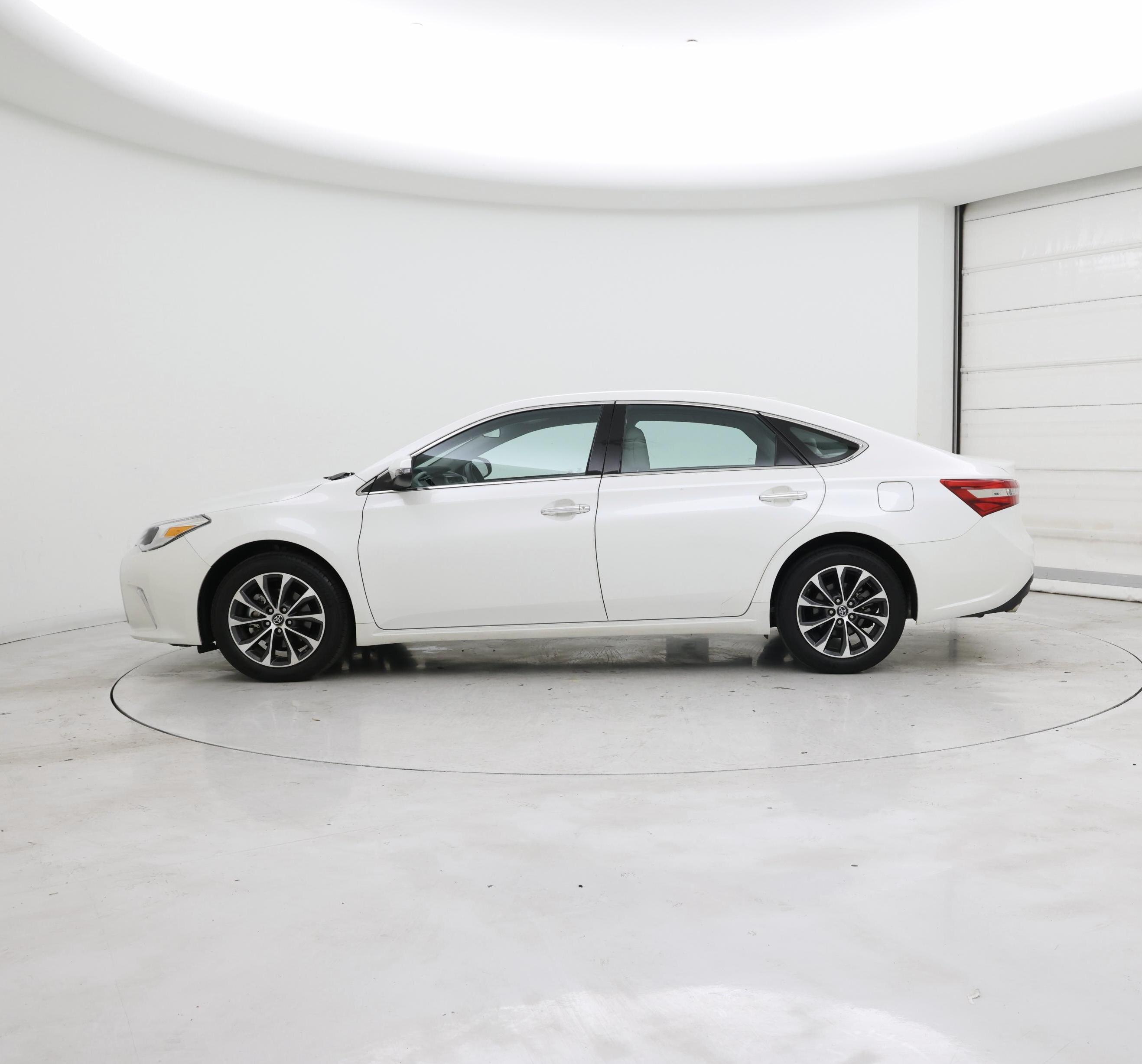 Thumbnail: 2018 Toyota Avalon - 3