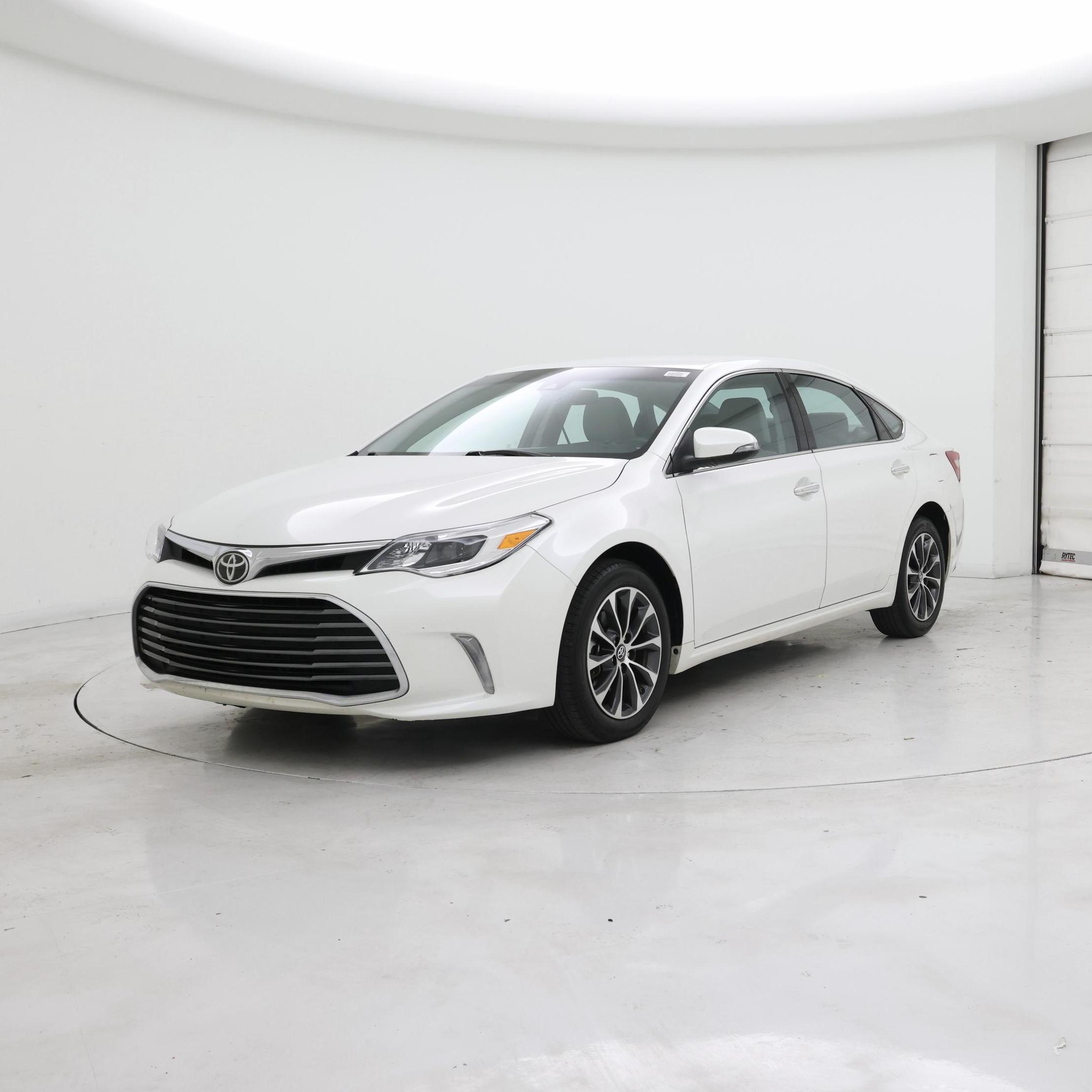 Thumbnail: 2018 Toyota Avalon - 4