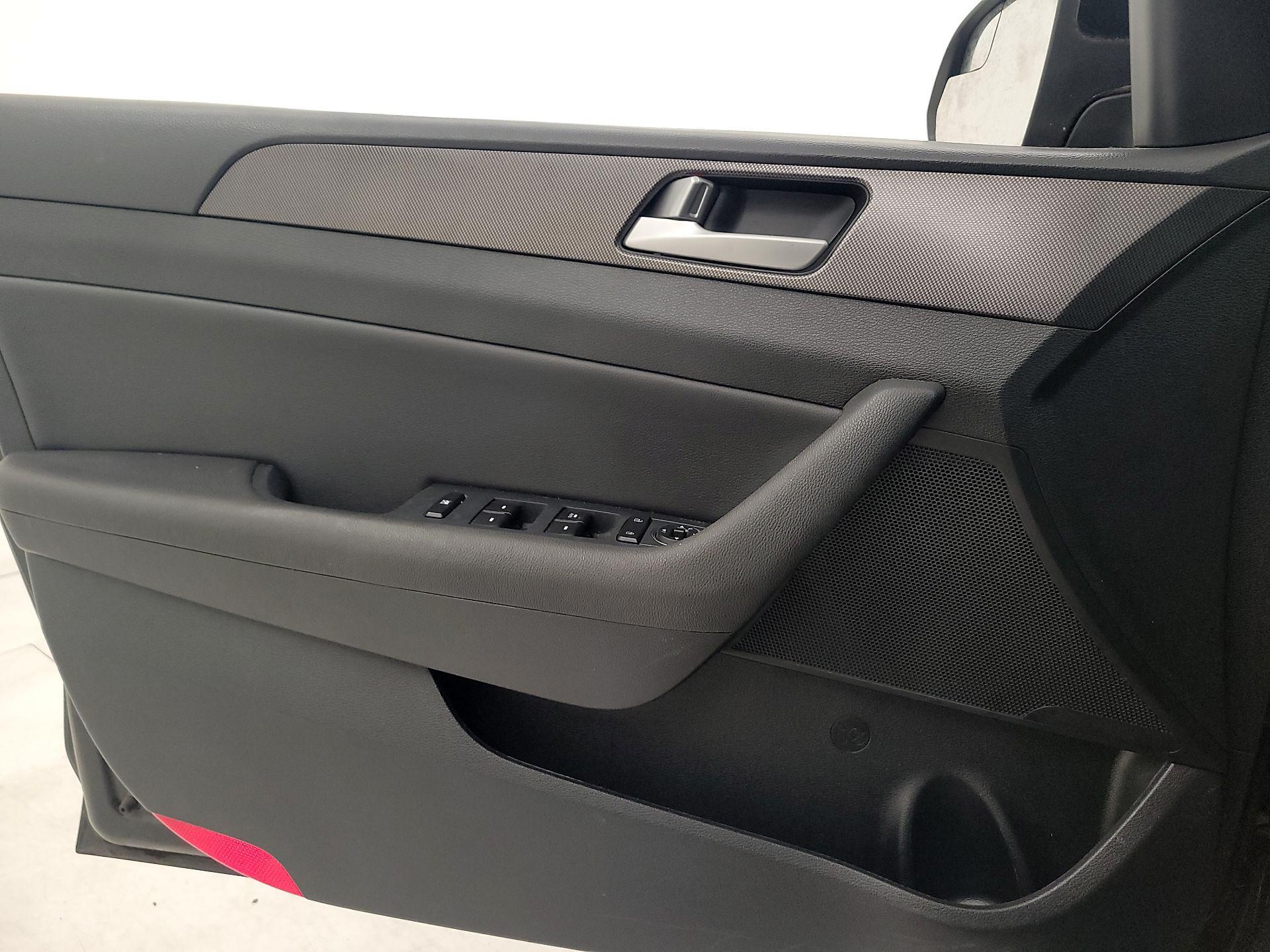 Thumbnail: 2017 Hyundai Sonata - 12