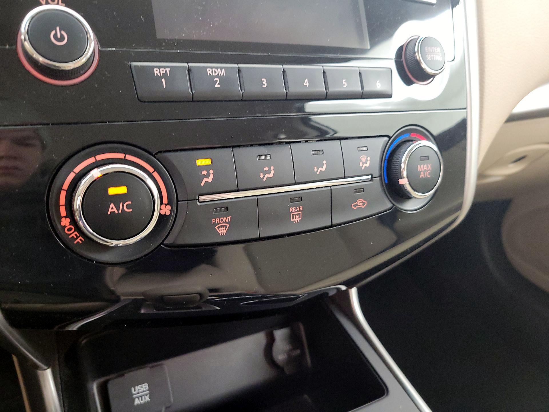 Thumbnail: 2015 Nissan Altima - 16