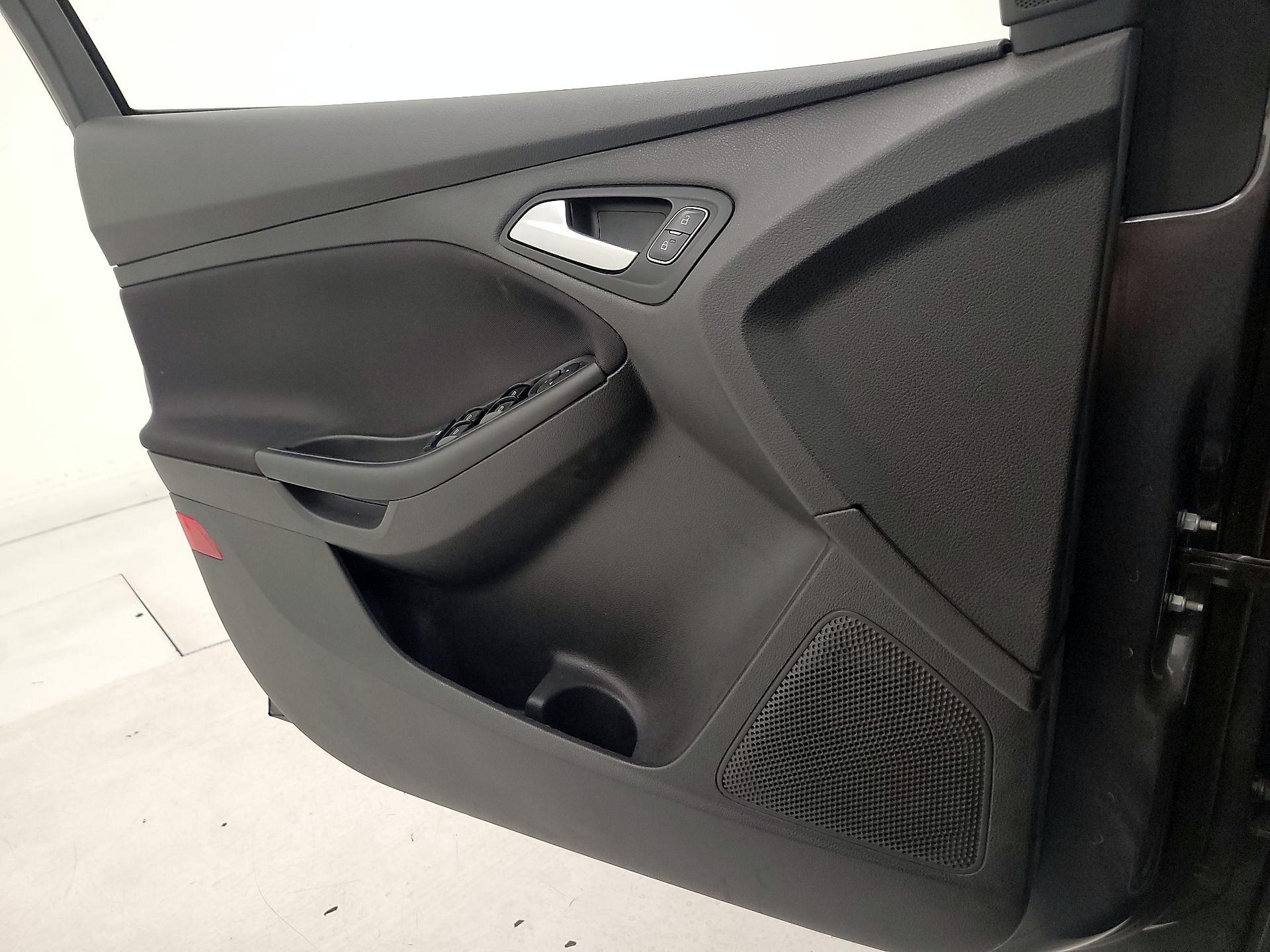 Thumbnail: 2017 Ford Focus - 12