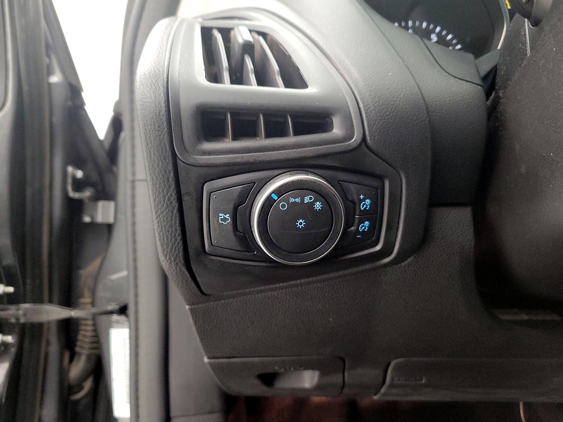 Thumbnail: 2017 Ford Focus - 13