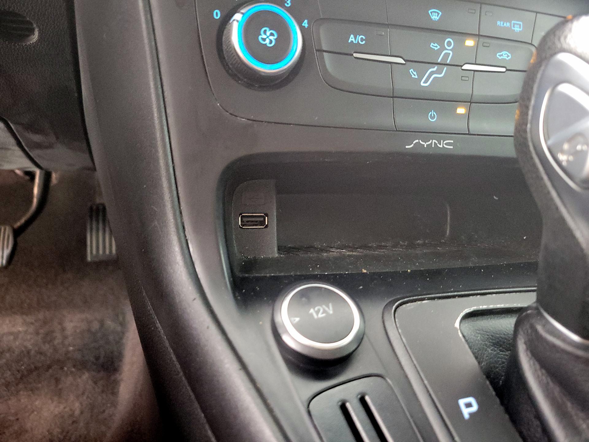 Thumbnail: 2017 Ford Focus - 18