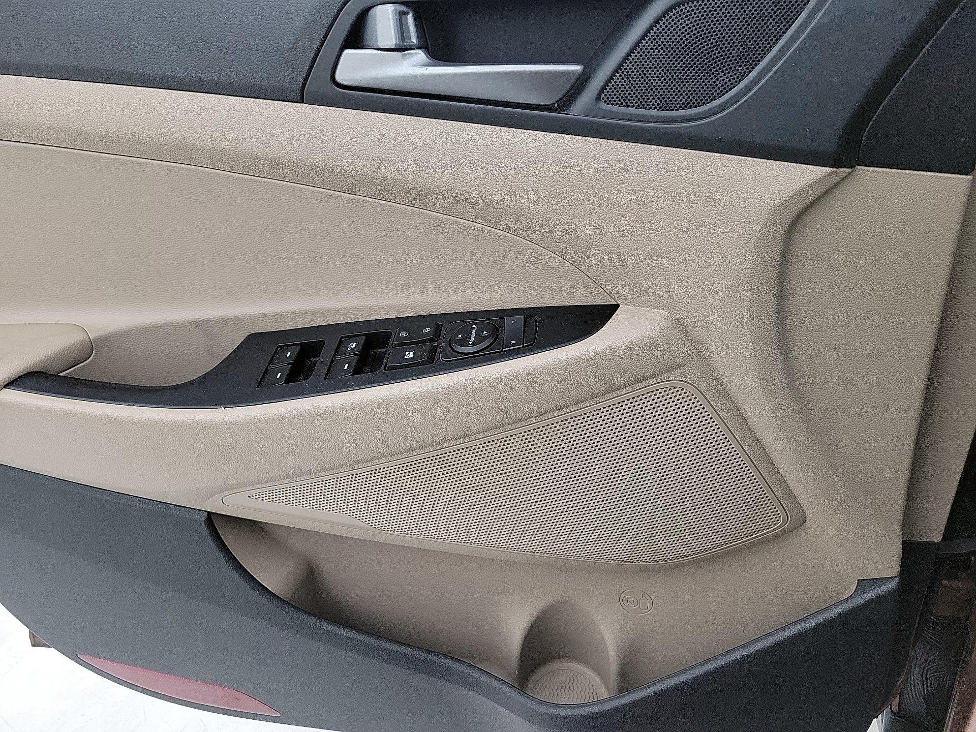 Thumbnail: 2017 Hyundai Tucson - 12