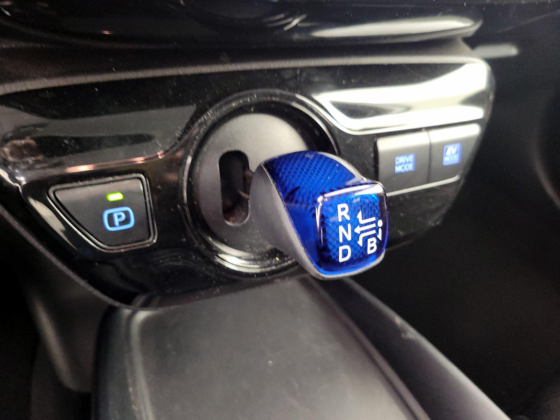 Thumbnail: 2022 Toyota Prius - 17