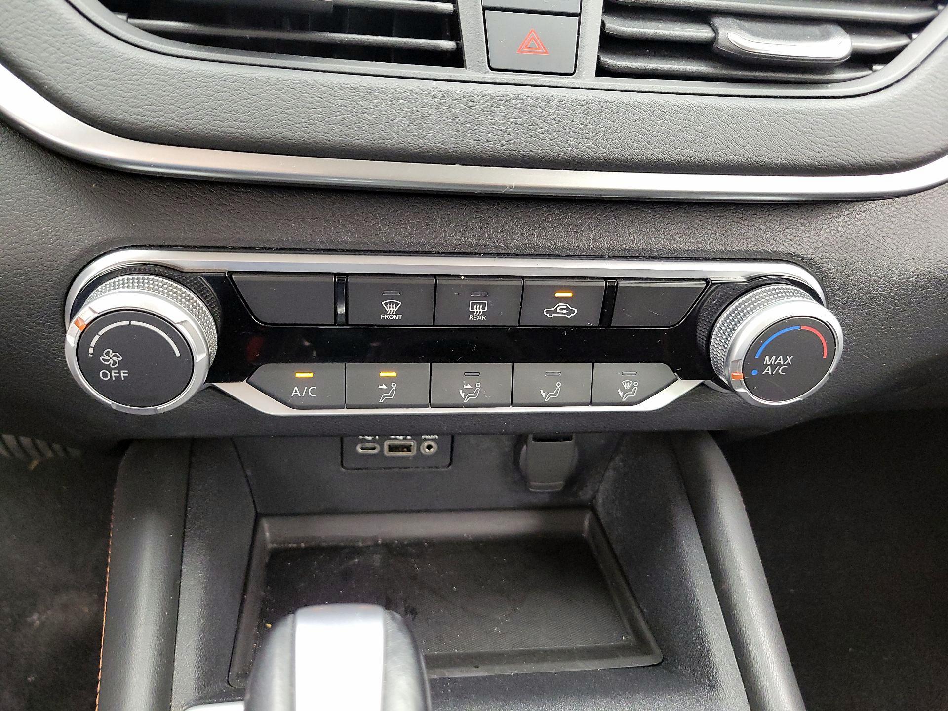 Thumbnail: 2019 Nissan Altima - 16