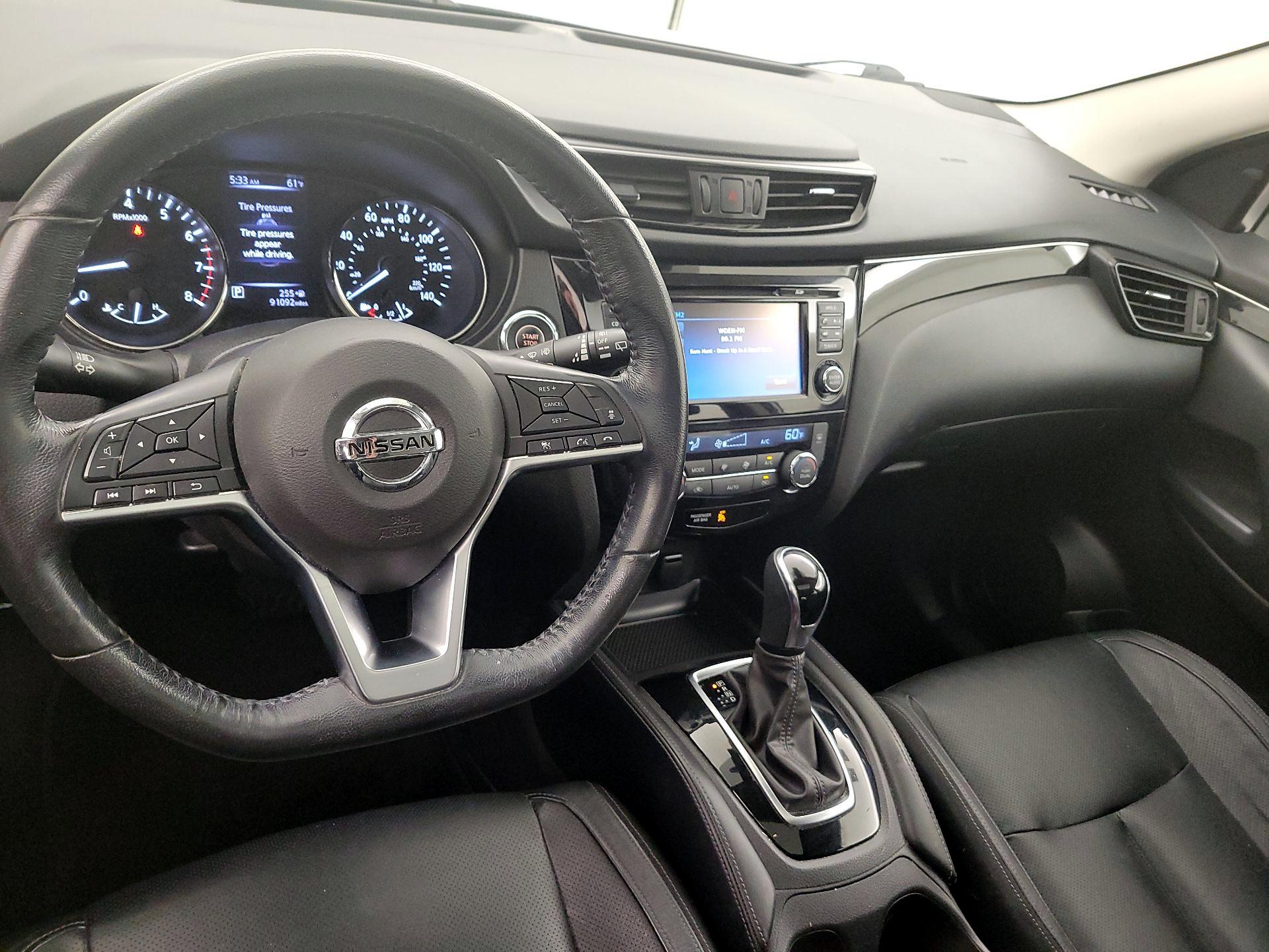 Thumbnail: 2017 Nissan Rogue Sport - 9