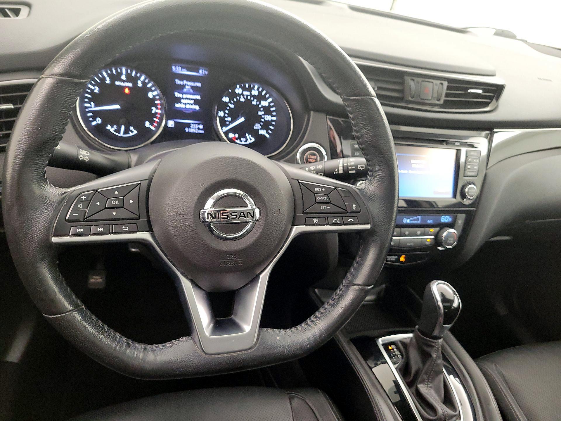 Thumbnail: 2017 Nissan Rogue Sport - 10