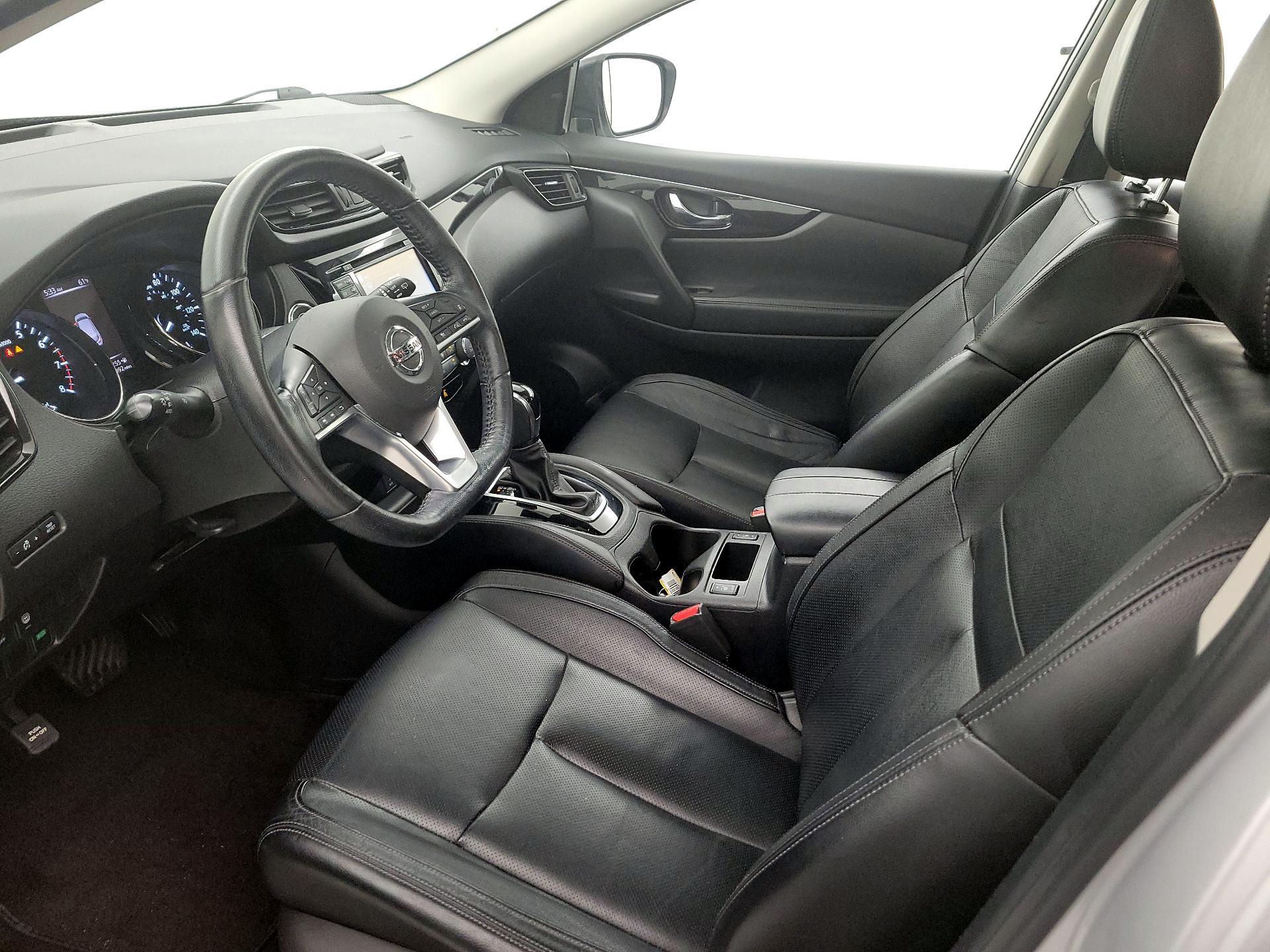 Thumbnail: 2017 Nissan Rogue Sport - 11