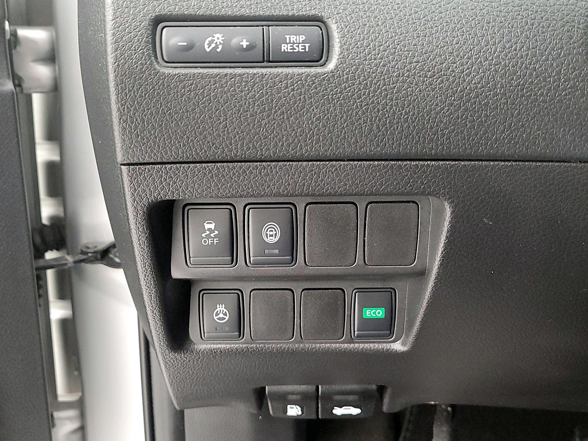 Thumbnail: 2017 Nissan Rogue Sport - 13