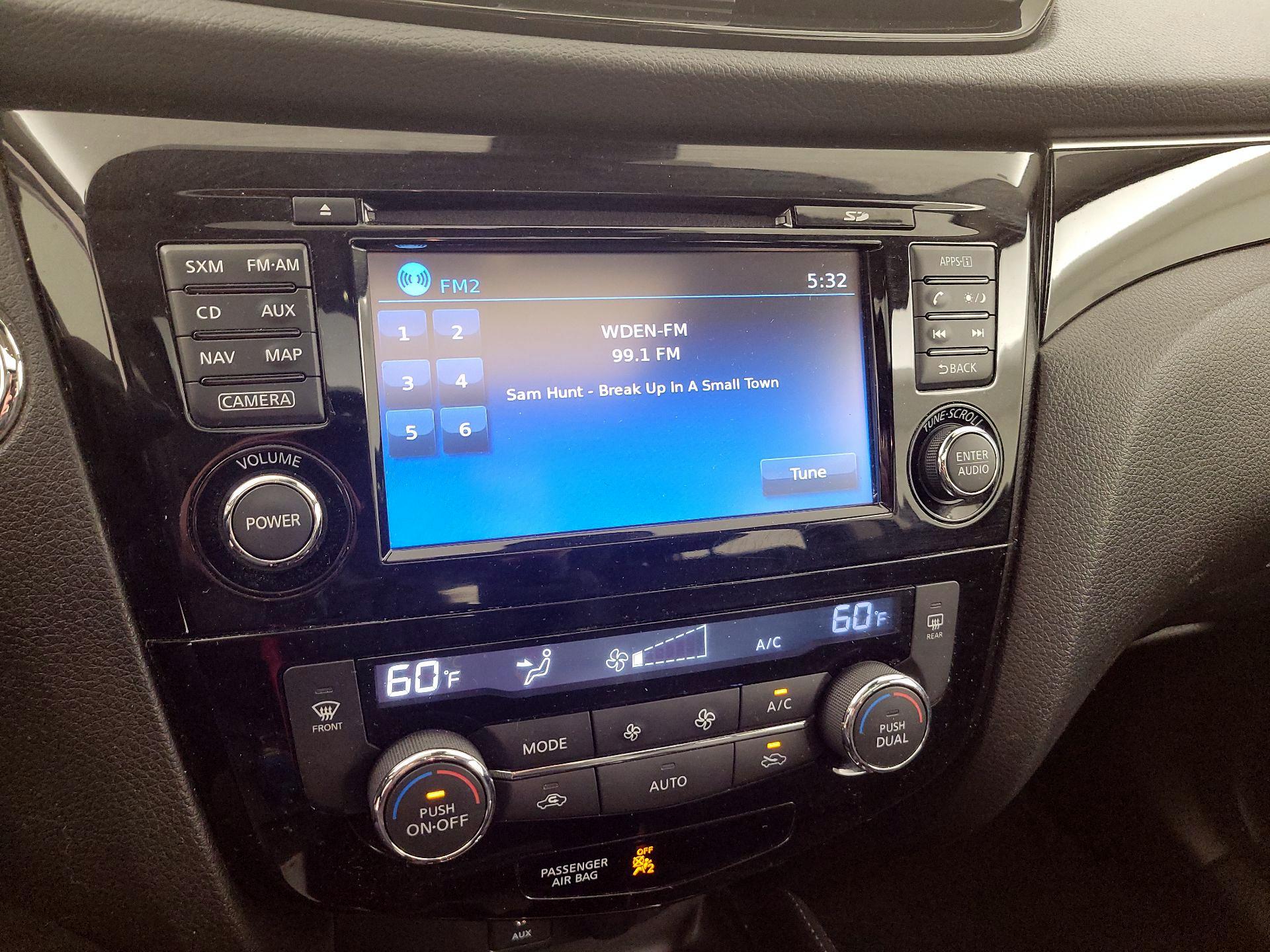 Thumbnail: 2017 Nissan Rogue Sport - 16