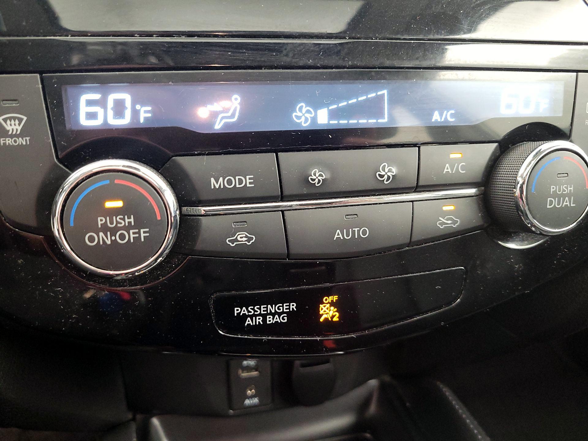 Thumbnail: 2017 Nissan Rogue Sport - 17