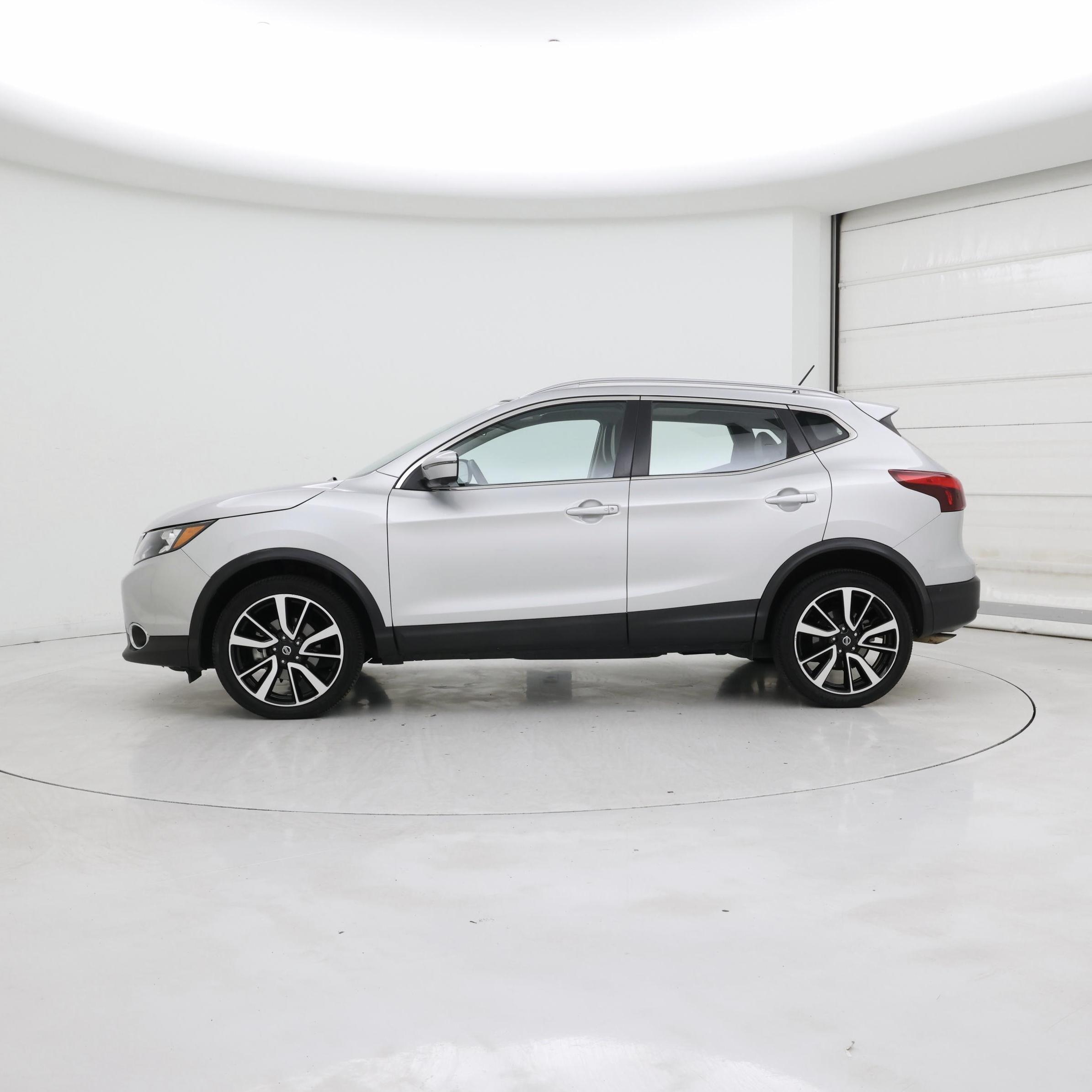 Thumbnail: 2017 Nissan Rogue Sport - 3