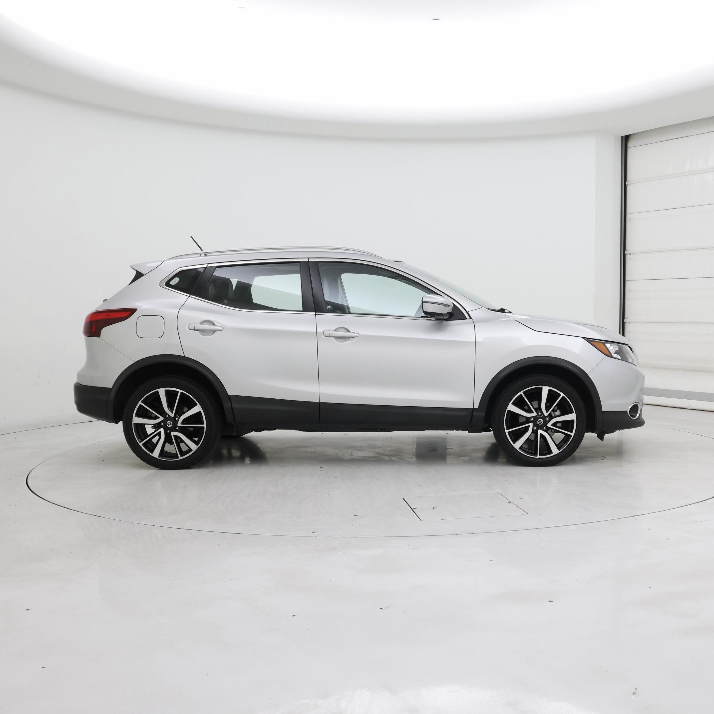 Thumbnail: 2017 Nissan Rogue Sport - 7