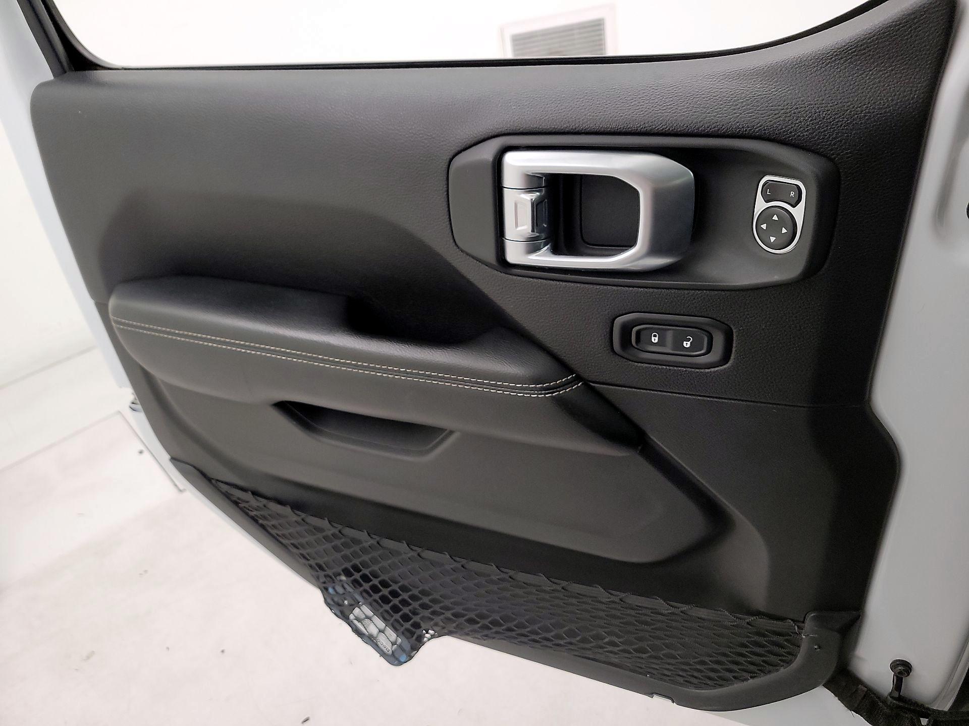 Thumbnail: 2019 Jeep Wrangler - 12